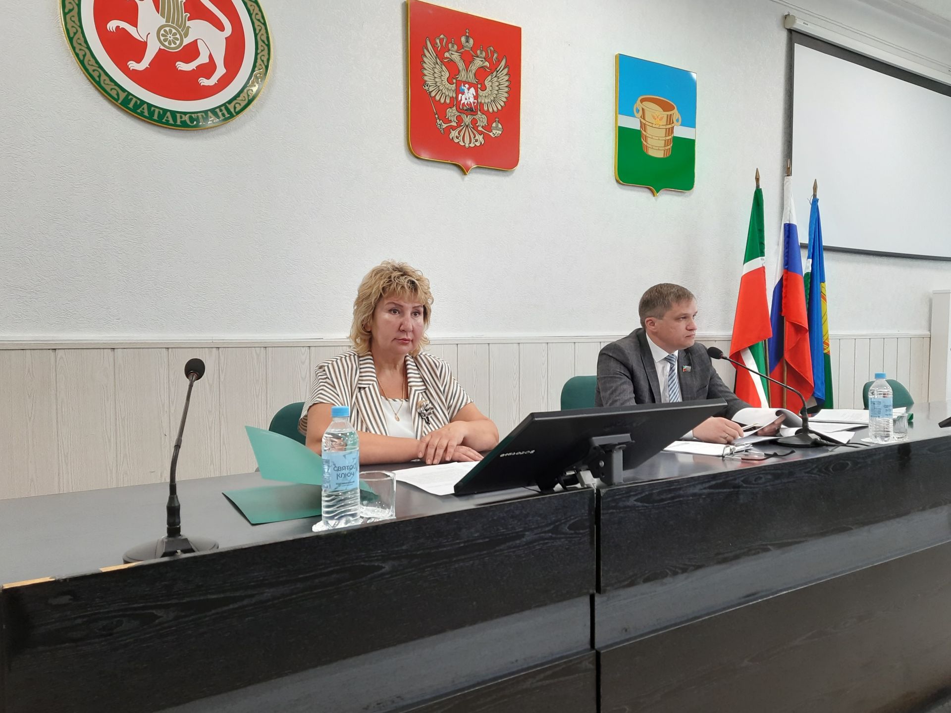 Авыл җирлекләренең генераль планы,җирдән файдалану кагыйдәләре расланды,район Советы карарларына үзгәрешләр кертелде