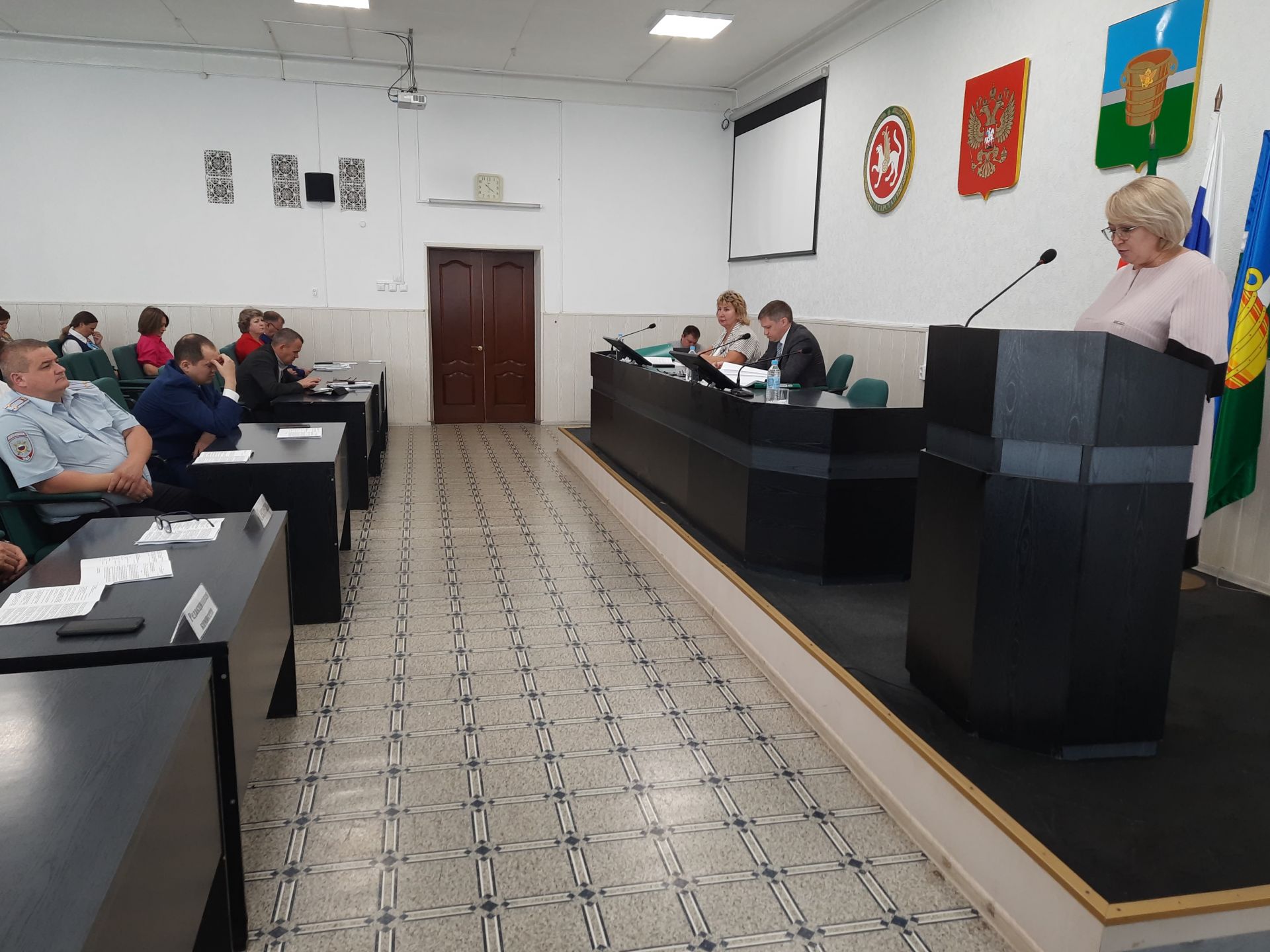 Авыл җирлекләренең генераль планы,җирдән файдалану кагыйдәләре расланды,район Советы карарларына үзгәрешләр кертелде