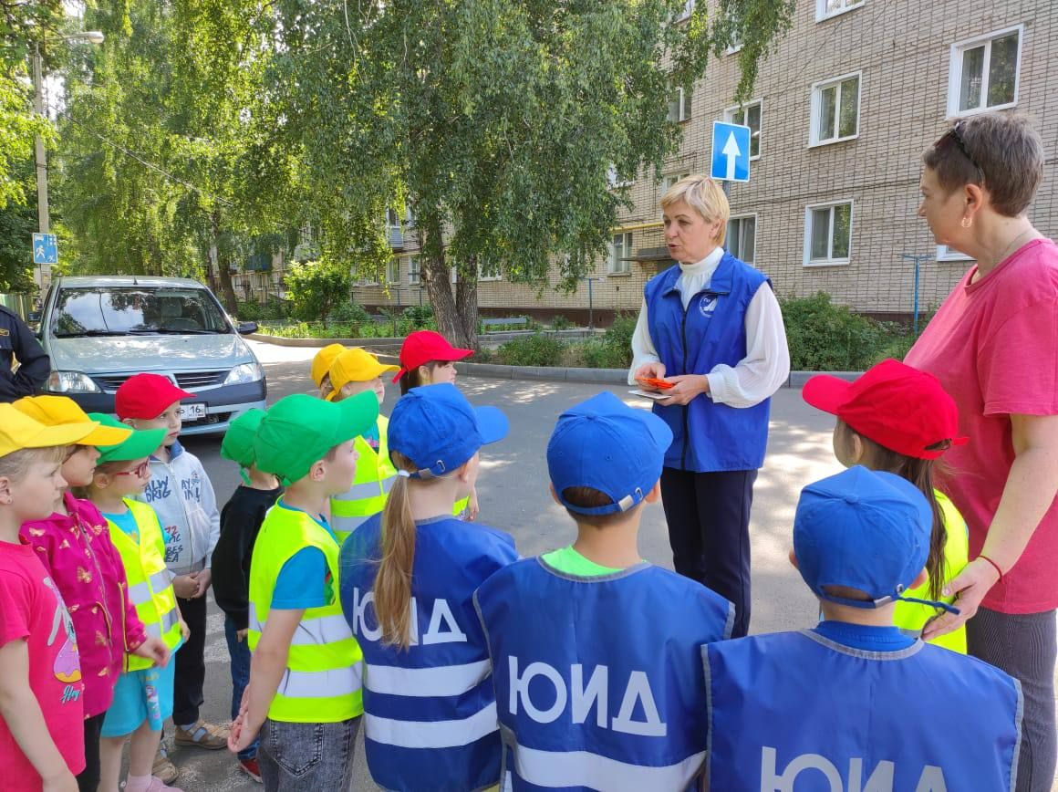 Чистопольские дети призвали взрослых соблюдать правила дорожного движения