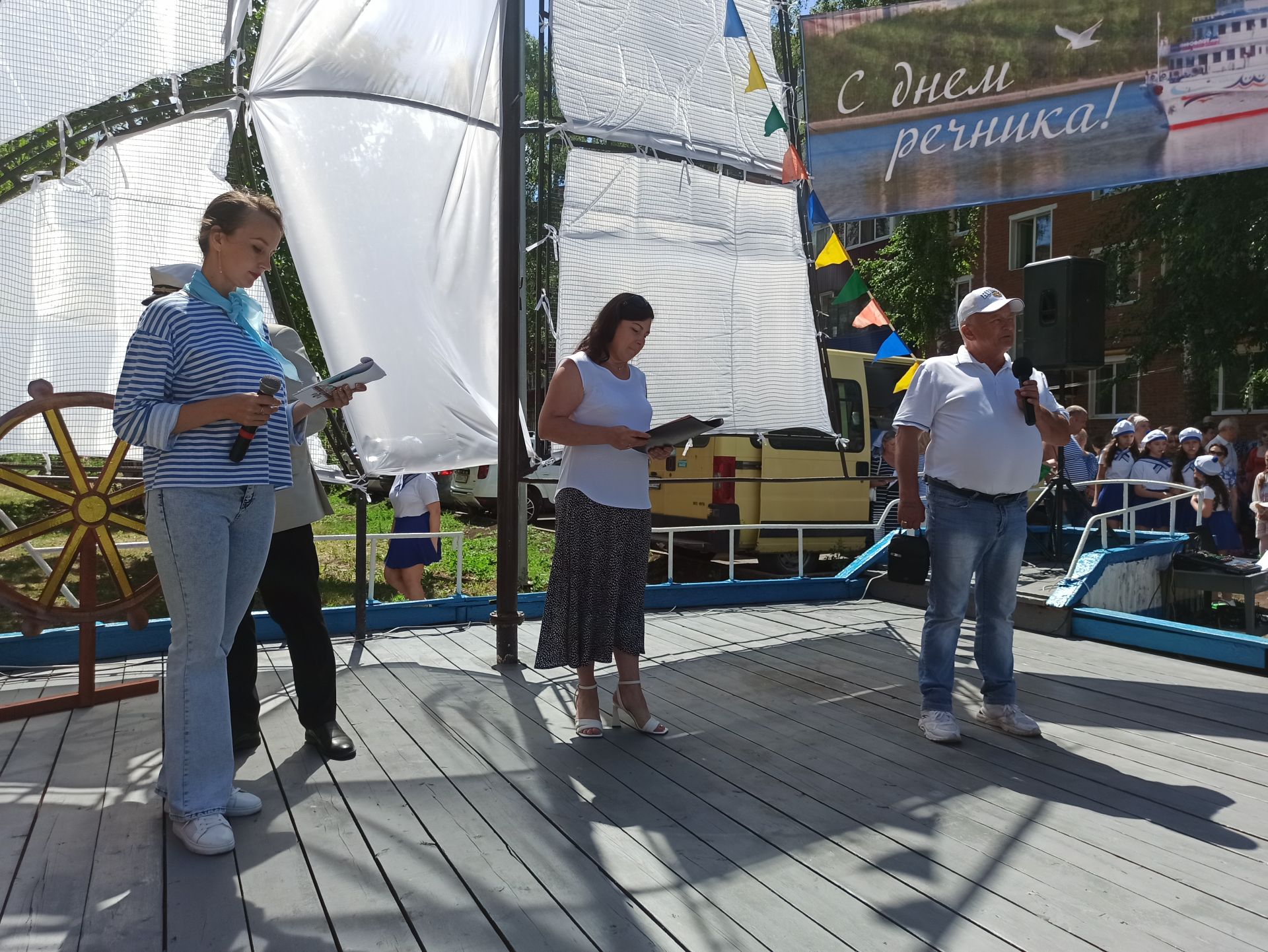 В День работников морского и речного флота в Чистополе состоялся праздничный концерт (фоторепортаж)