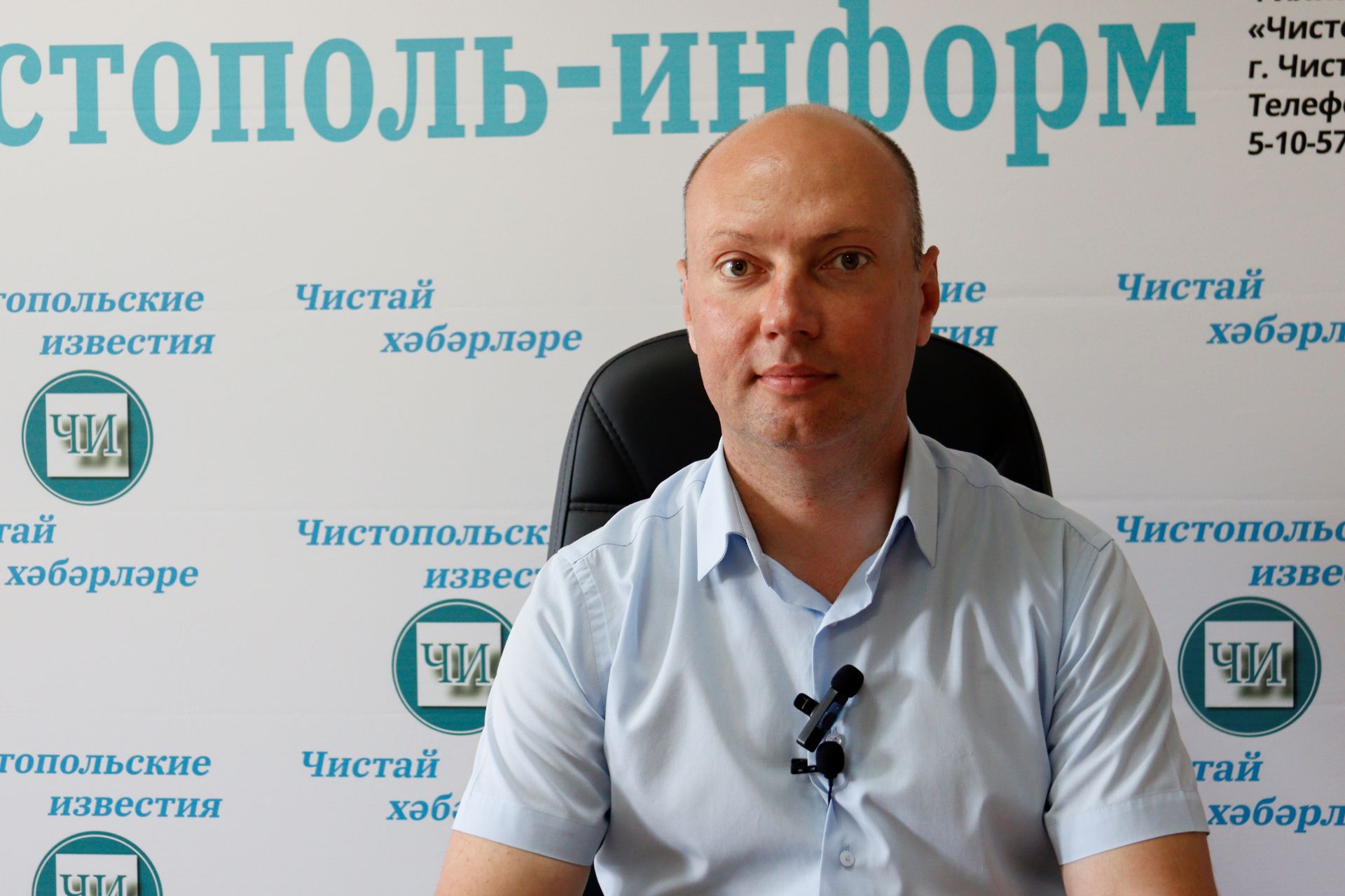 Туры эфир барышында чистайлыларның сорауларына ТР Дәүләт алкоголь инспекциясенең территориаль органы җитәкчесе Александр Панов җавап бирде