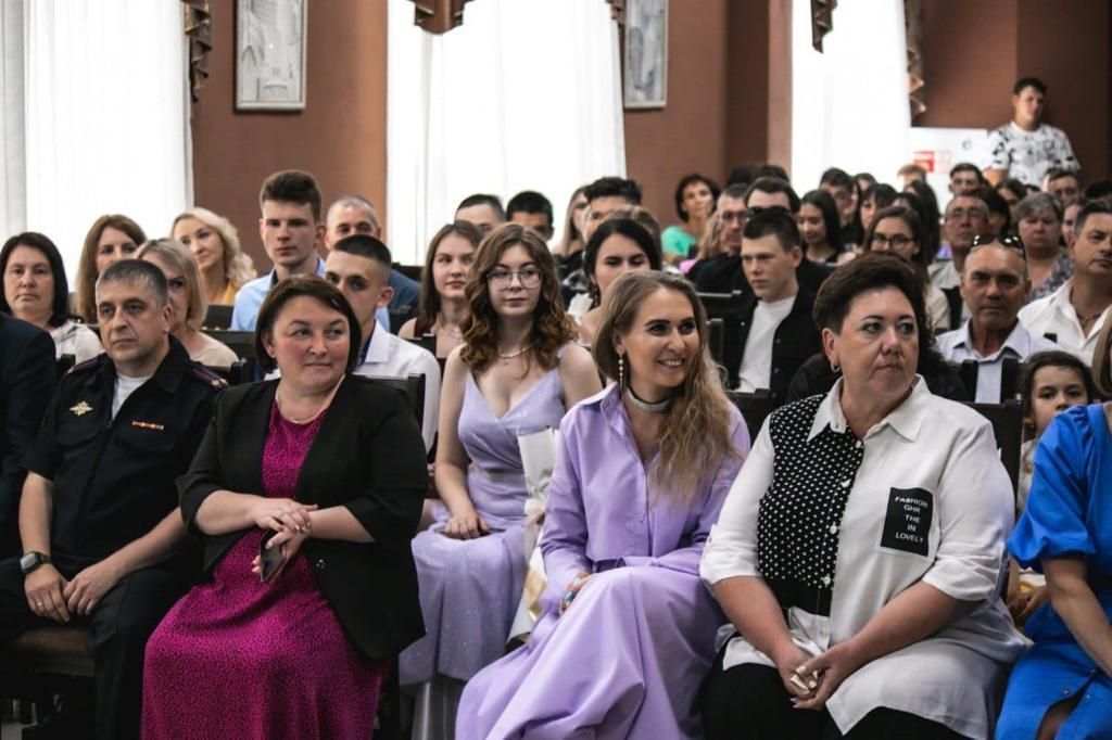 Отличившихся выпускников Чистопольского филиала КИУ отметили почетными грамотами
