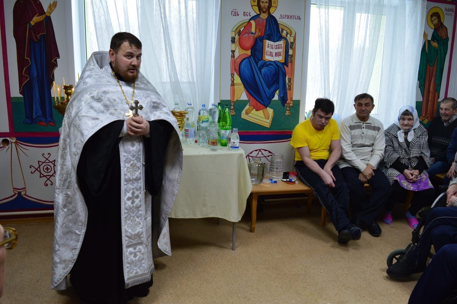 В чистопольском доме-интернате священник совершил молебен с Чином великого освящения воды