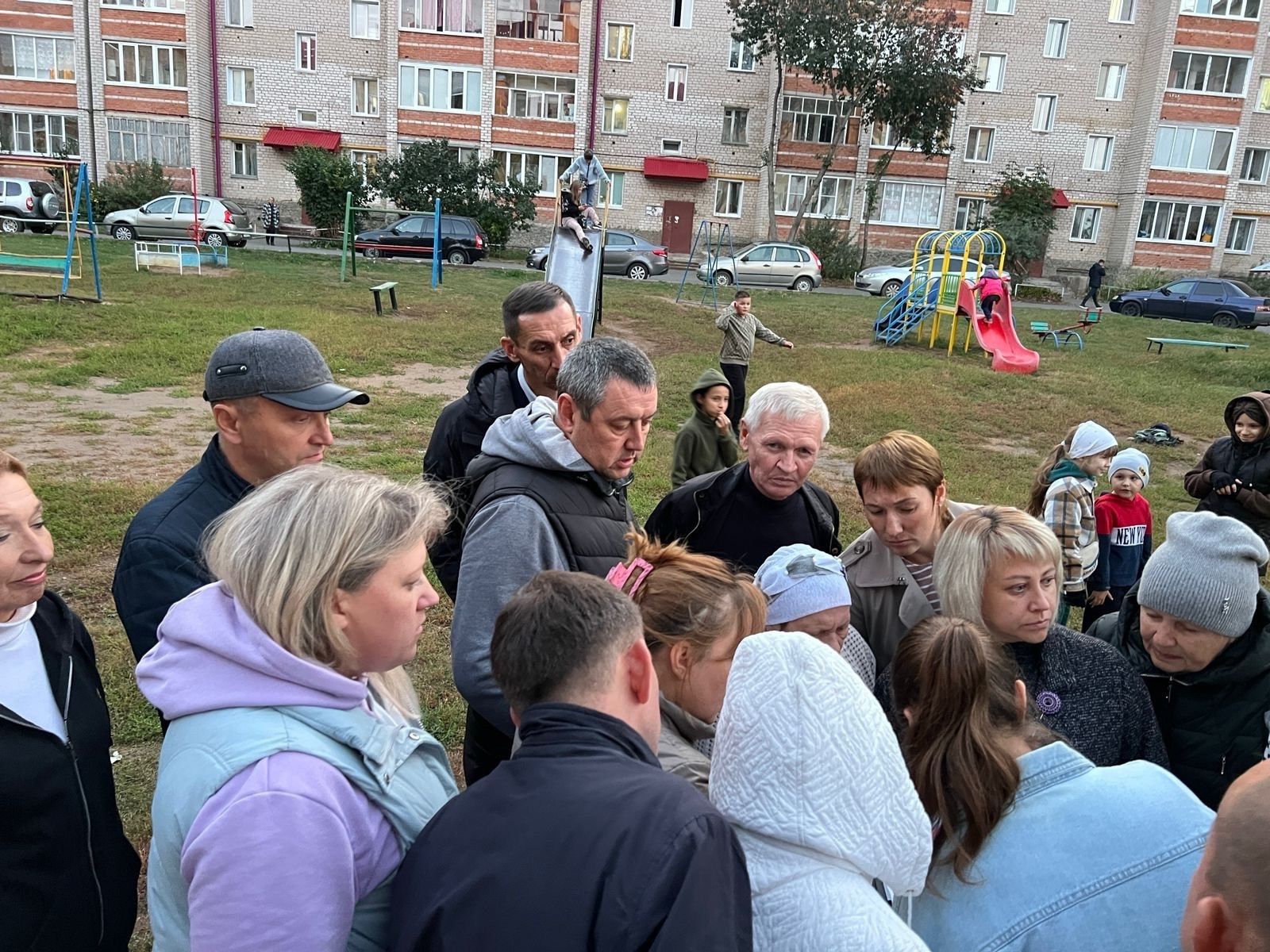 В Чистополе проходят встречи с жителями многоквартирных домов по программе «Наш двор»