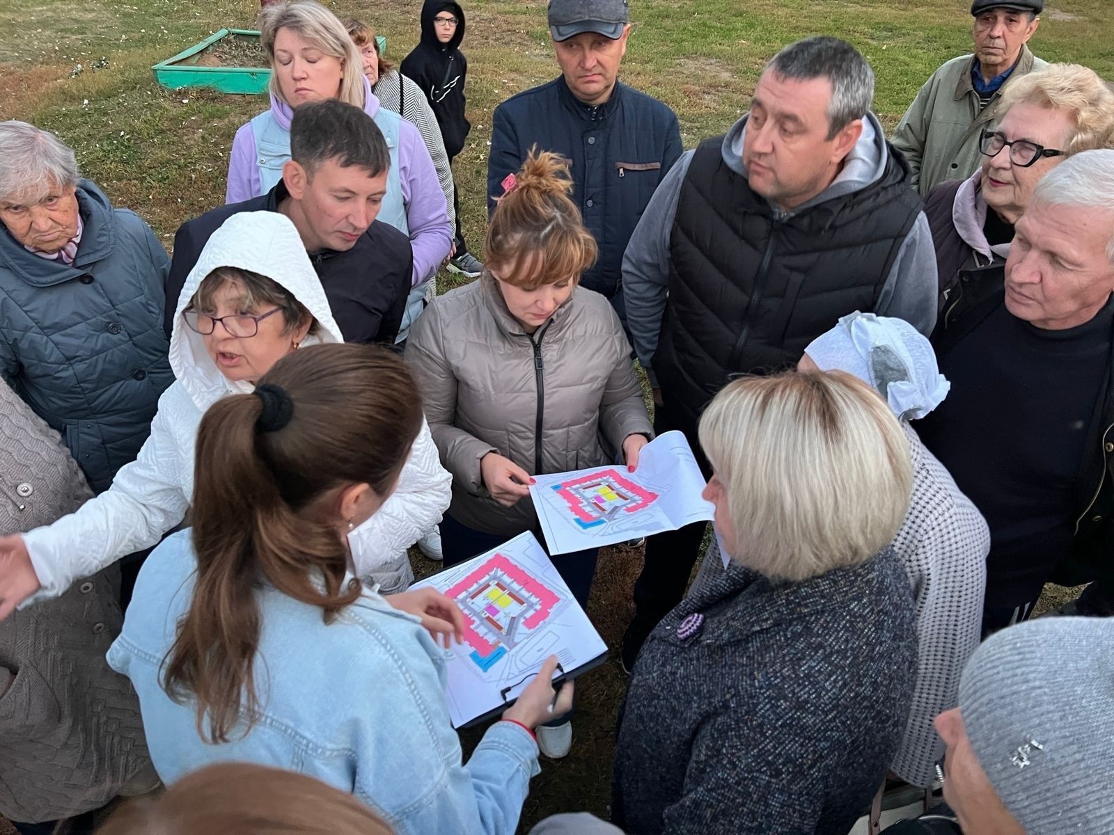 В Чистополе проходят встречи с жителями многоквартирных домов по программе «Наш двор»
