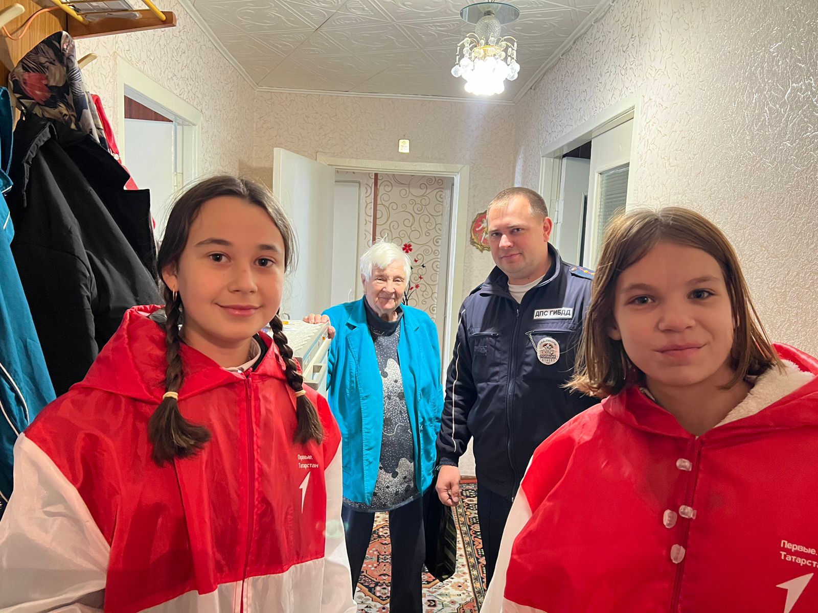«Дари добро»: юные чистопольцы навестили представителей старшего поколения