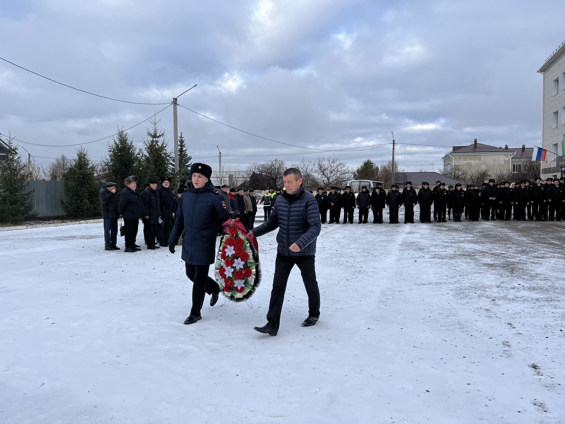 В Чистополе в честь профессионального праздника сотрудникам полиции вручили награды