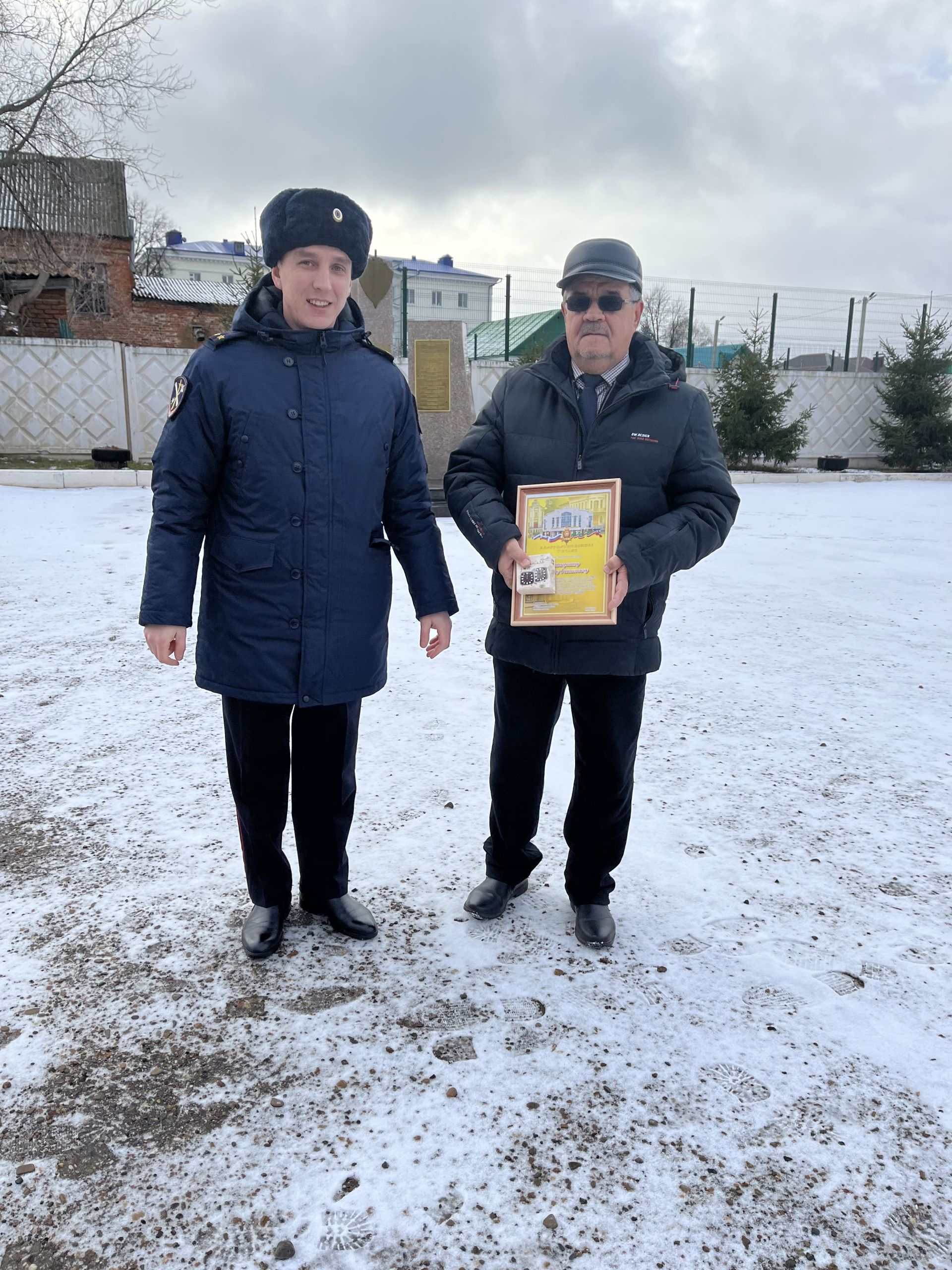 В Чистополе в честь профессионального праздника сотрудникам полиции вручили награды