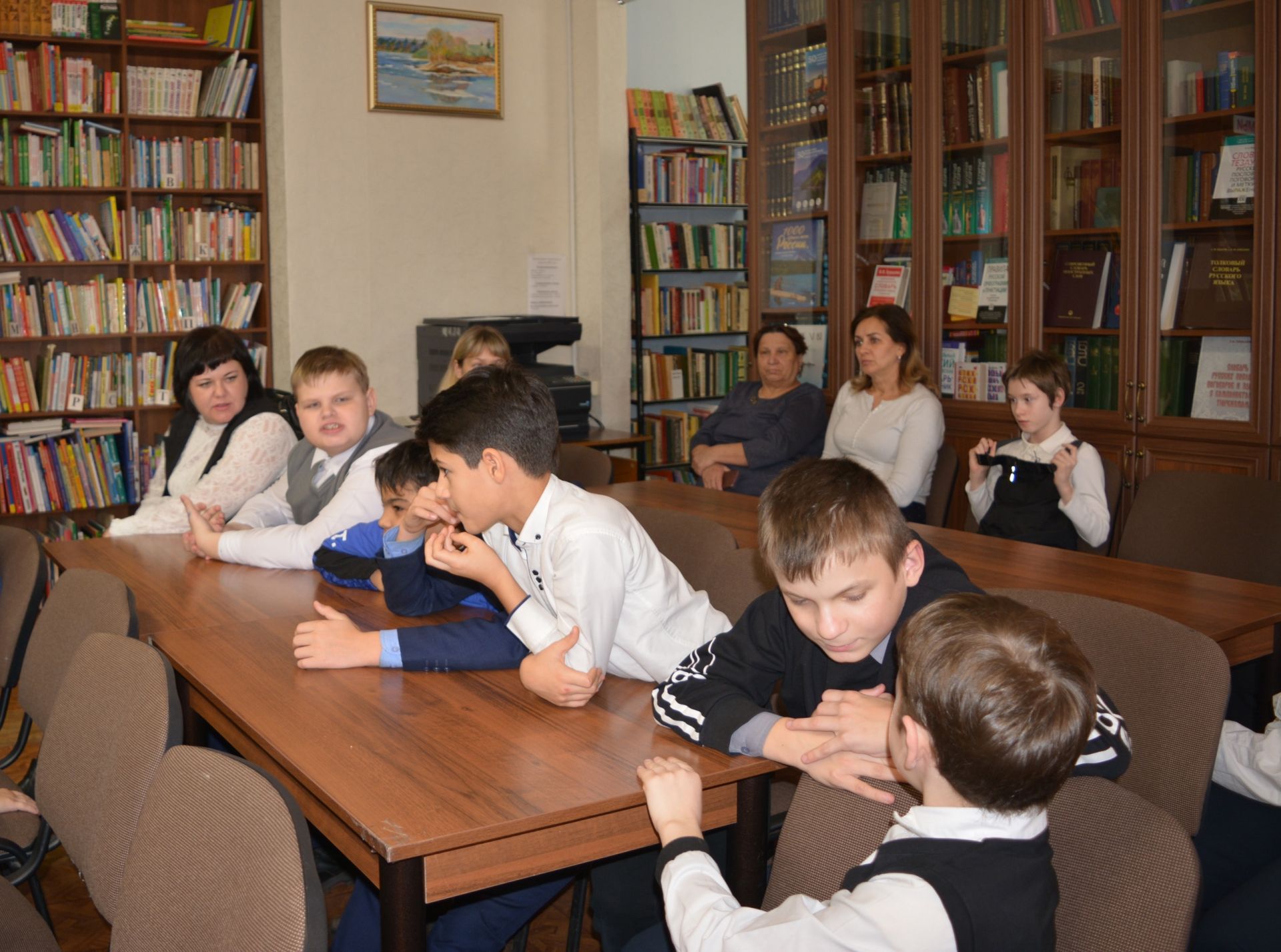 Для чистопольских школьников провели экскурсию в центральной библиотеке