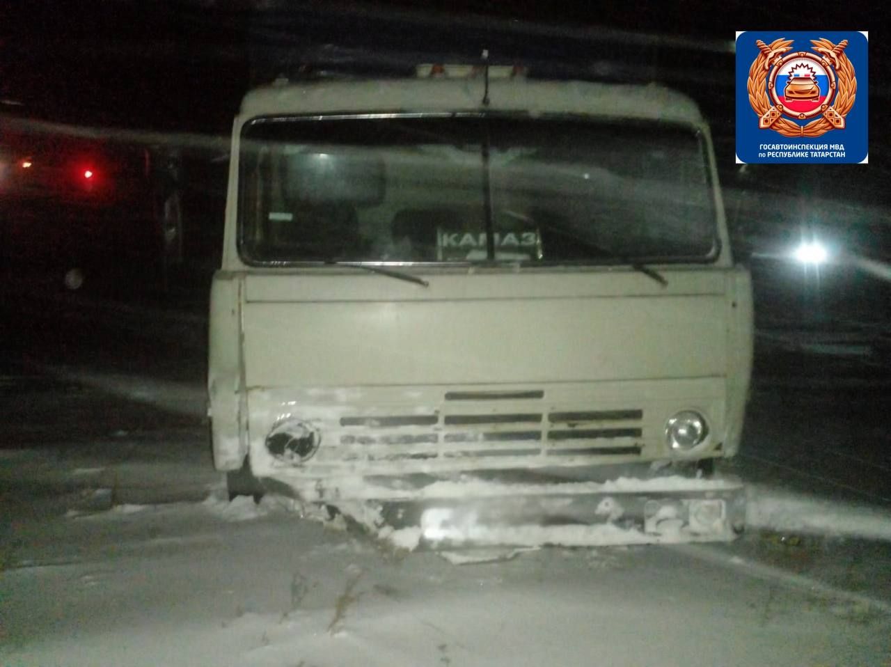 В Алькеевском районе лобовое столкновение Лады и КамАЗа привело к гибели пассажира