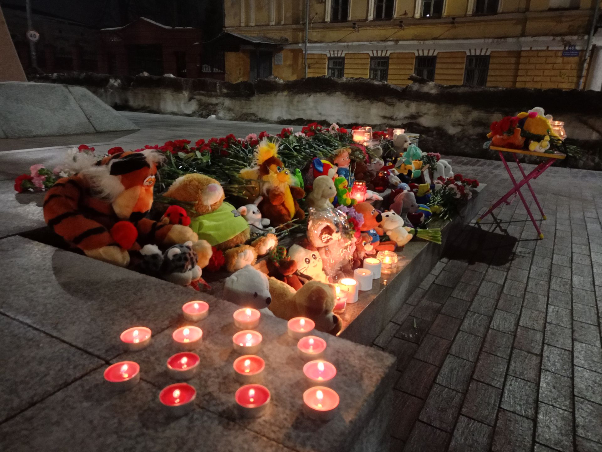 Чистопольцы зажгли свечи в память о погибших  в подмосковном «Крокус Сити Холле»