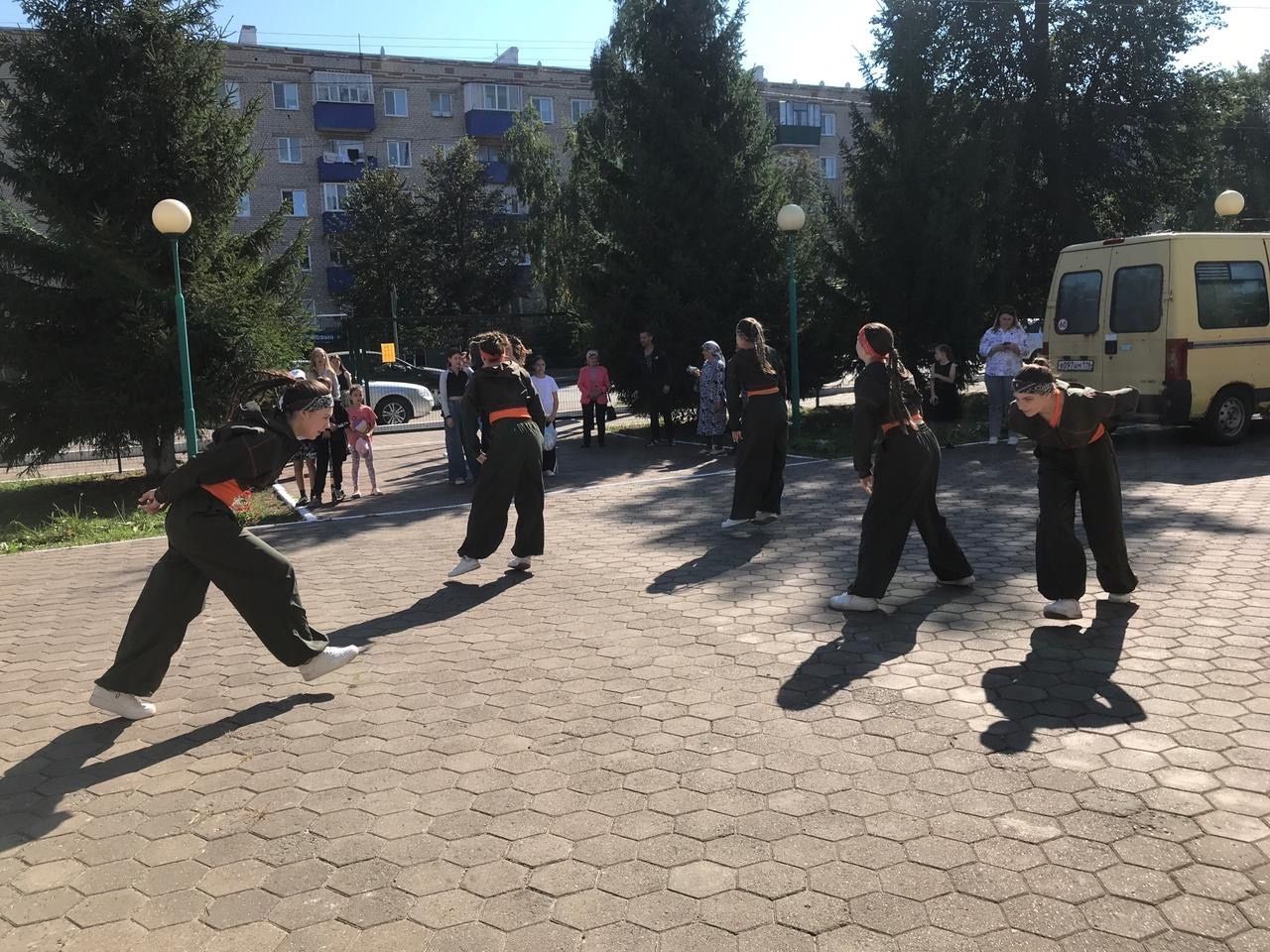 Праздничный концерт для избирателей организовали в Молодежном центре