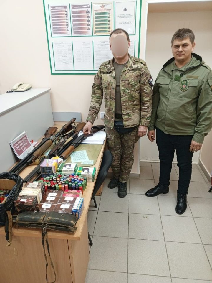 Чистай районы аучылары махсус хәрби операция ихтыяҗлары өчен мылтыкларын һәм патроннарын тапшырдылар