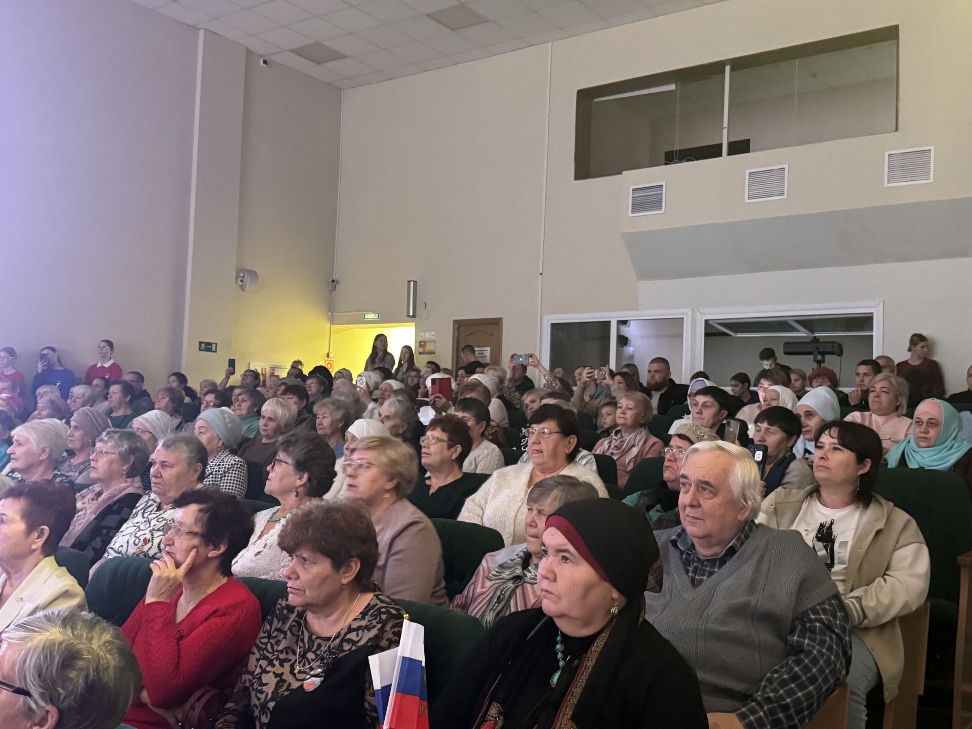 Волонтерское движение «Чистополь — фронту» отметило день рождения праздничным концертом
