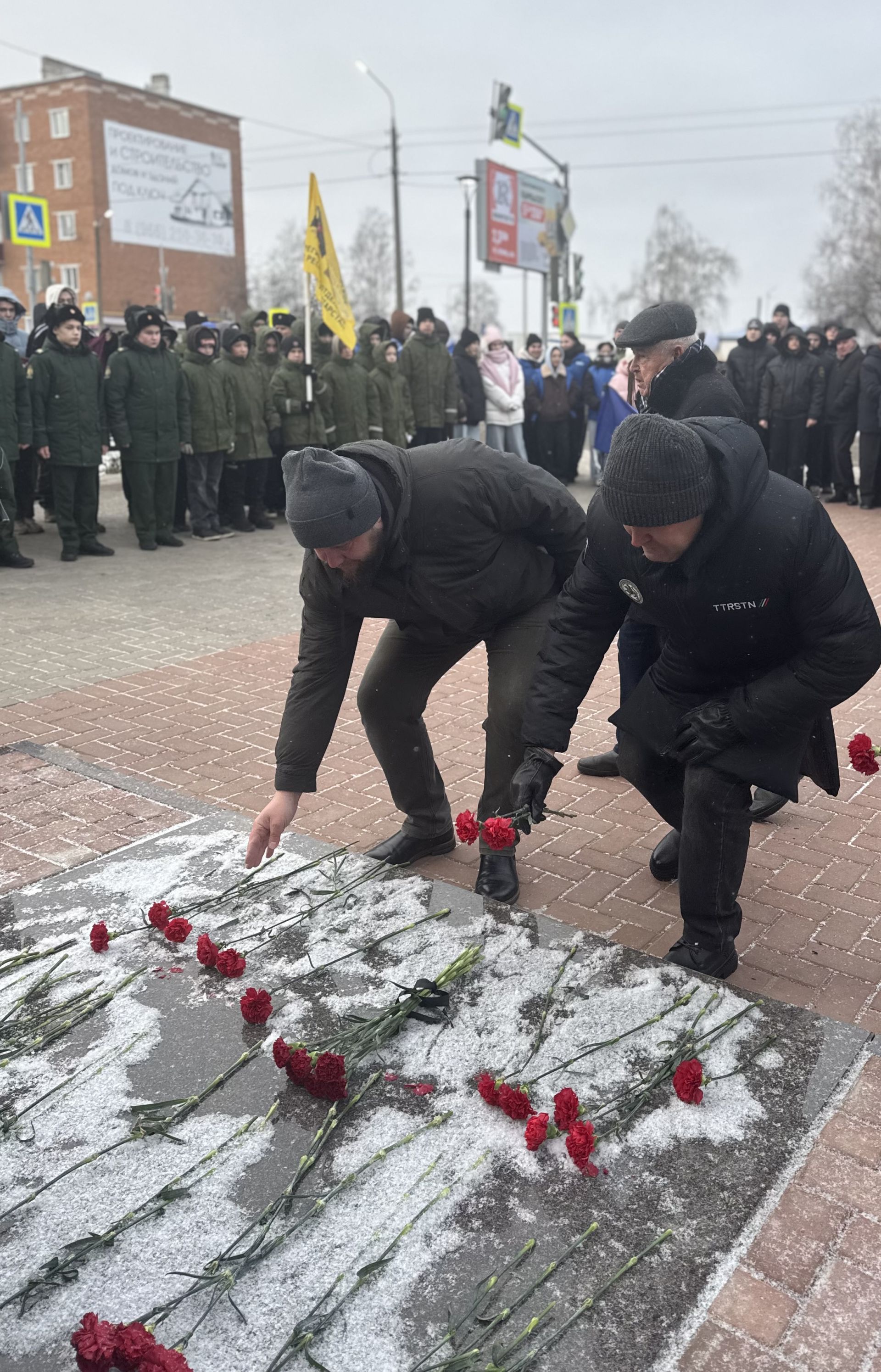 В Чистополе День Героев Отечества отметили митингом у памятника Игорю Груднову