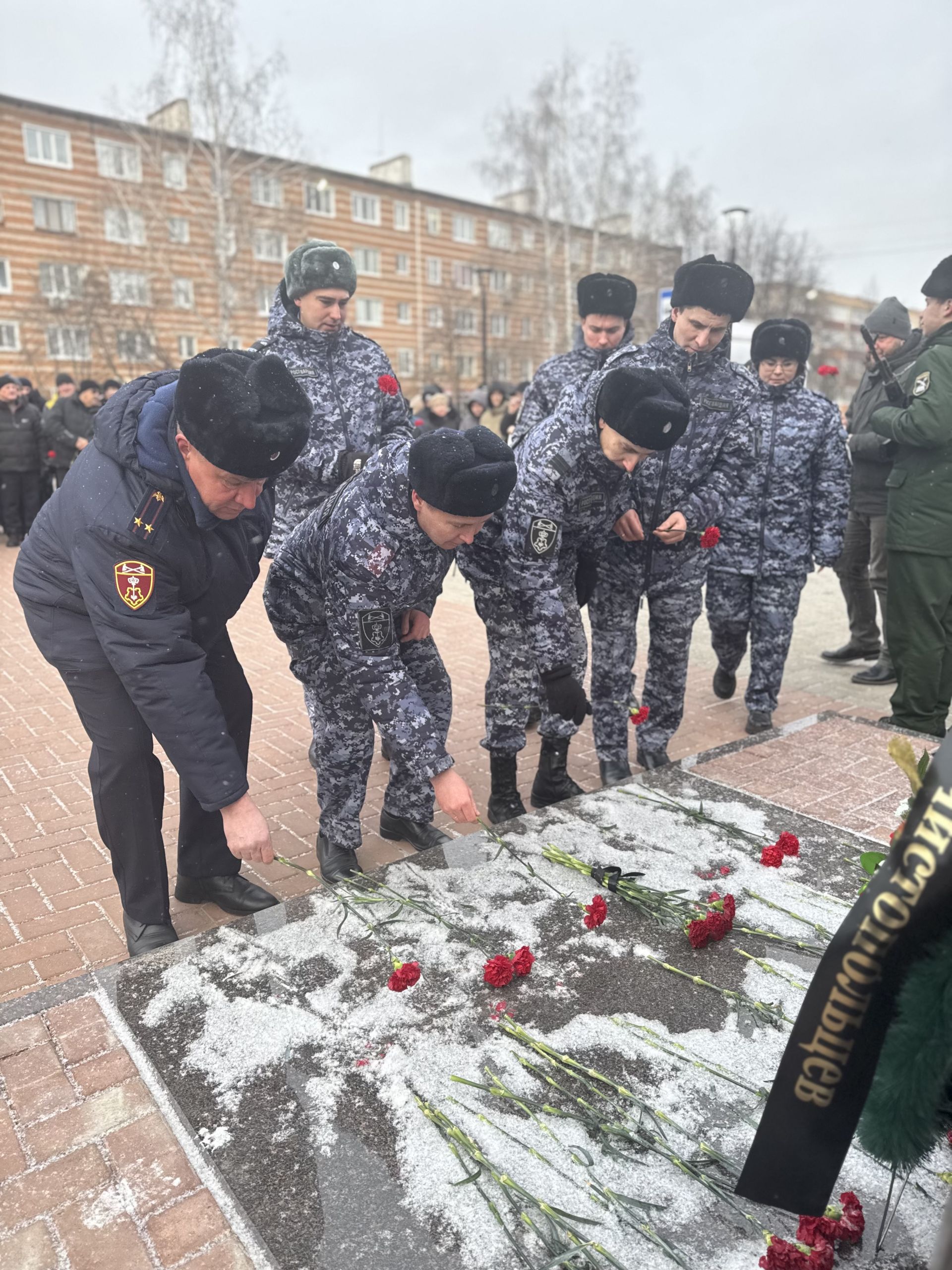 В Чистополе День Героев Отечества отметили митингом у памятника Игорю Груднову