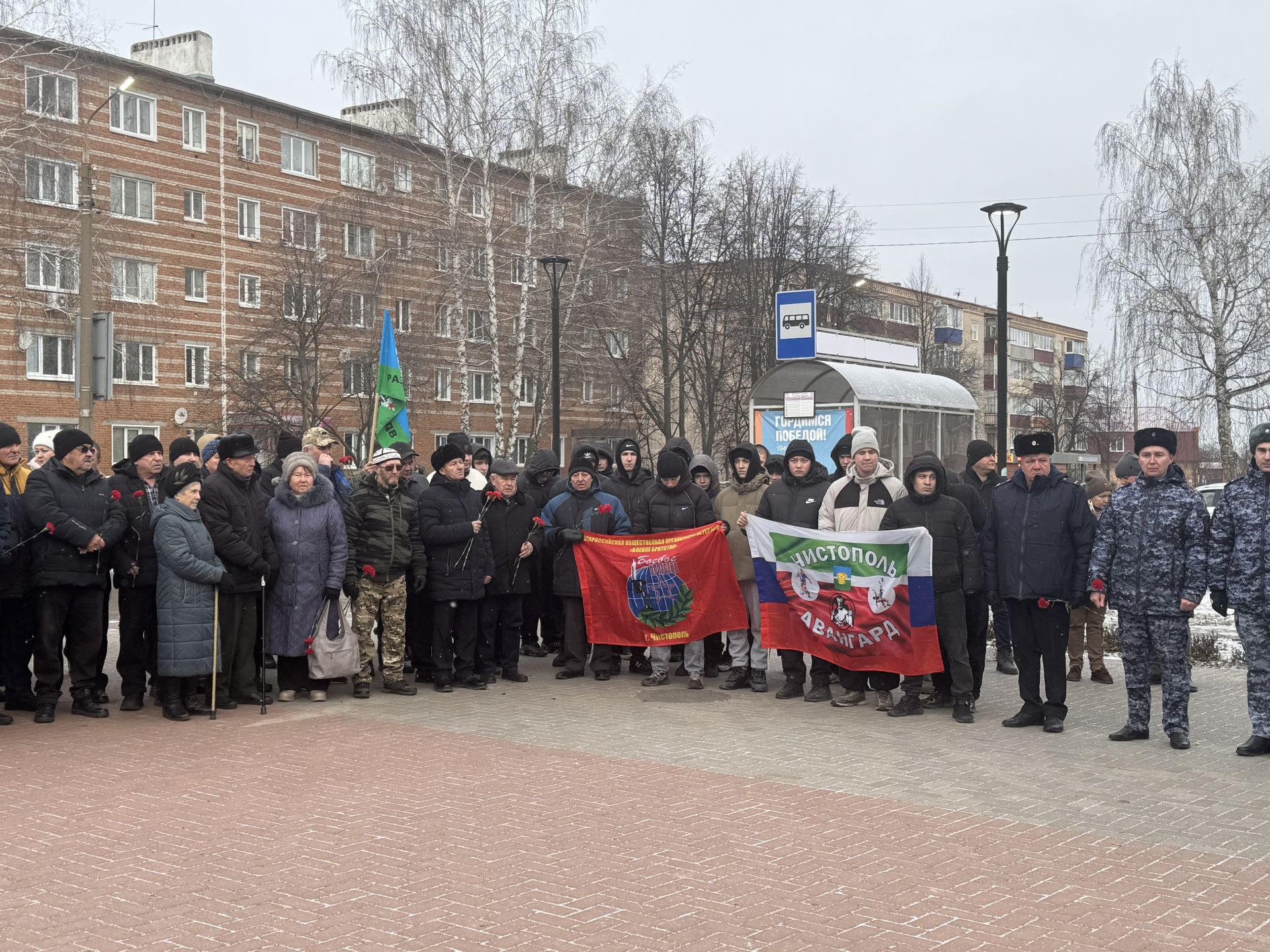 В Чистополе День Героев Отечества отметили митингом у памятника Игорю Груднову
