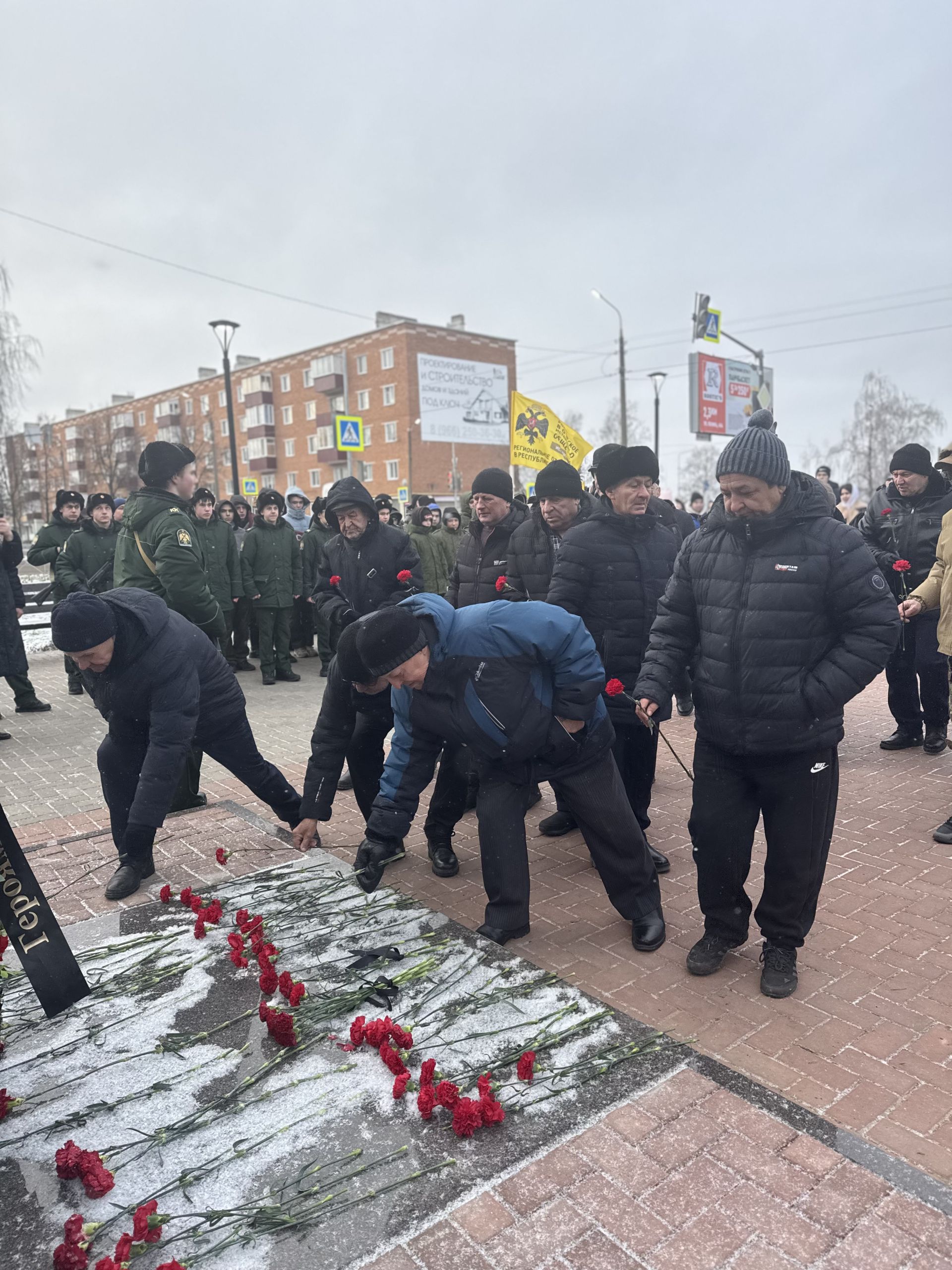 В Чистополе День Героев Отечества отметили митингом у памятника Игорю Груднову