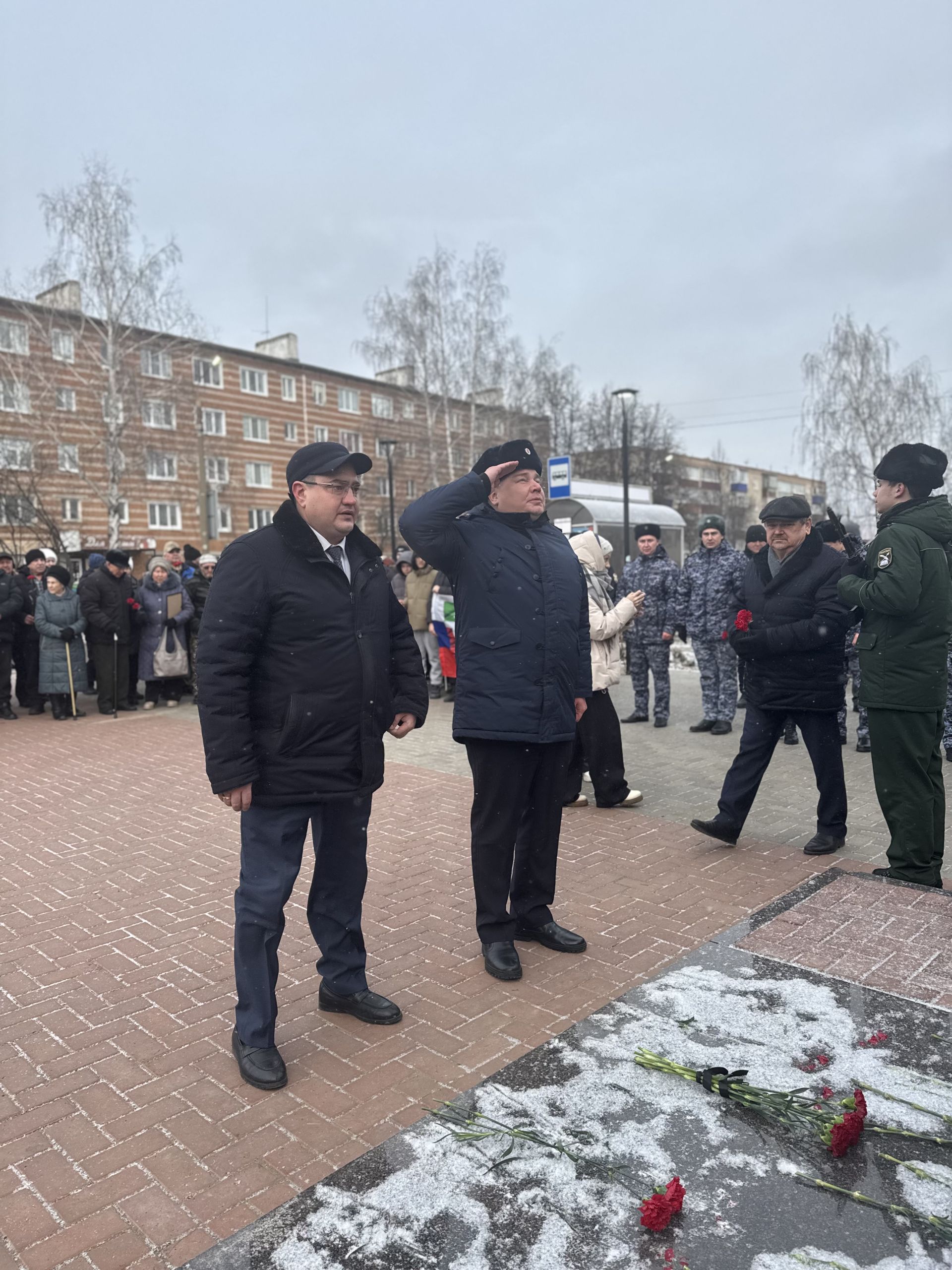В Чистополе День Героев Отечества отметили митингом у памятника Игорю Груднову