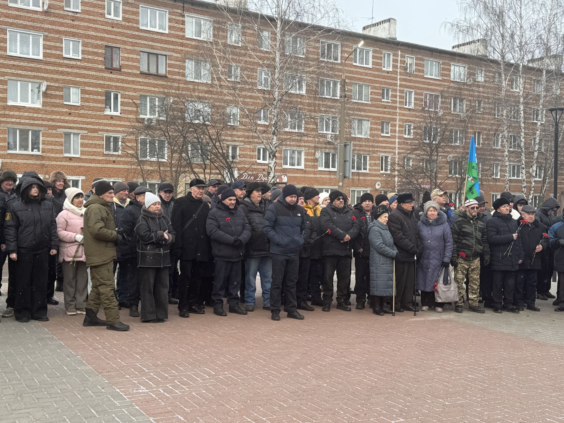 В Чистополе День Героев Отечества отметили митингом у памятника Игорю Груднову