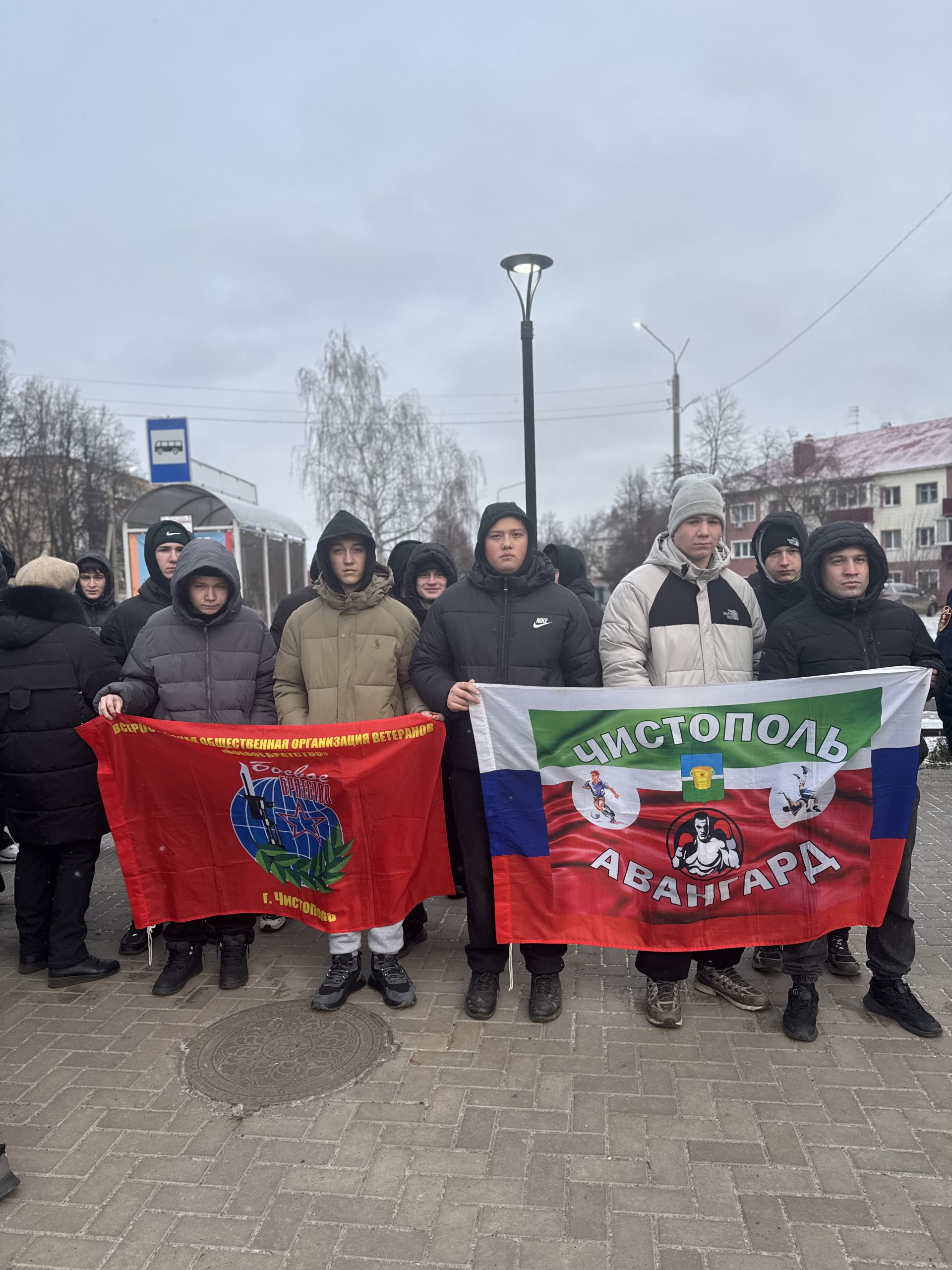 В Чистополе День Героев Отечества отметили митингом у памятника Игорю Груднову