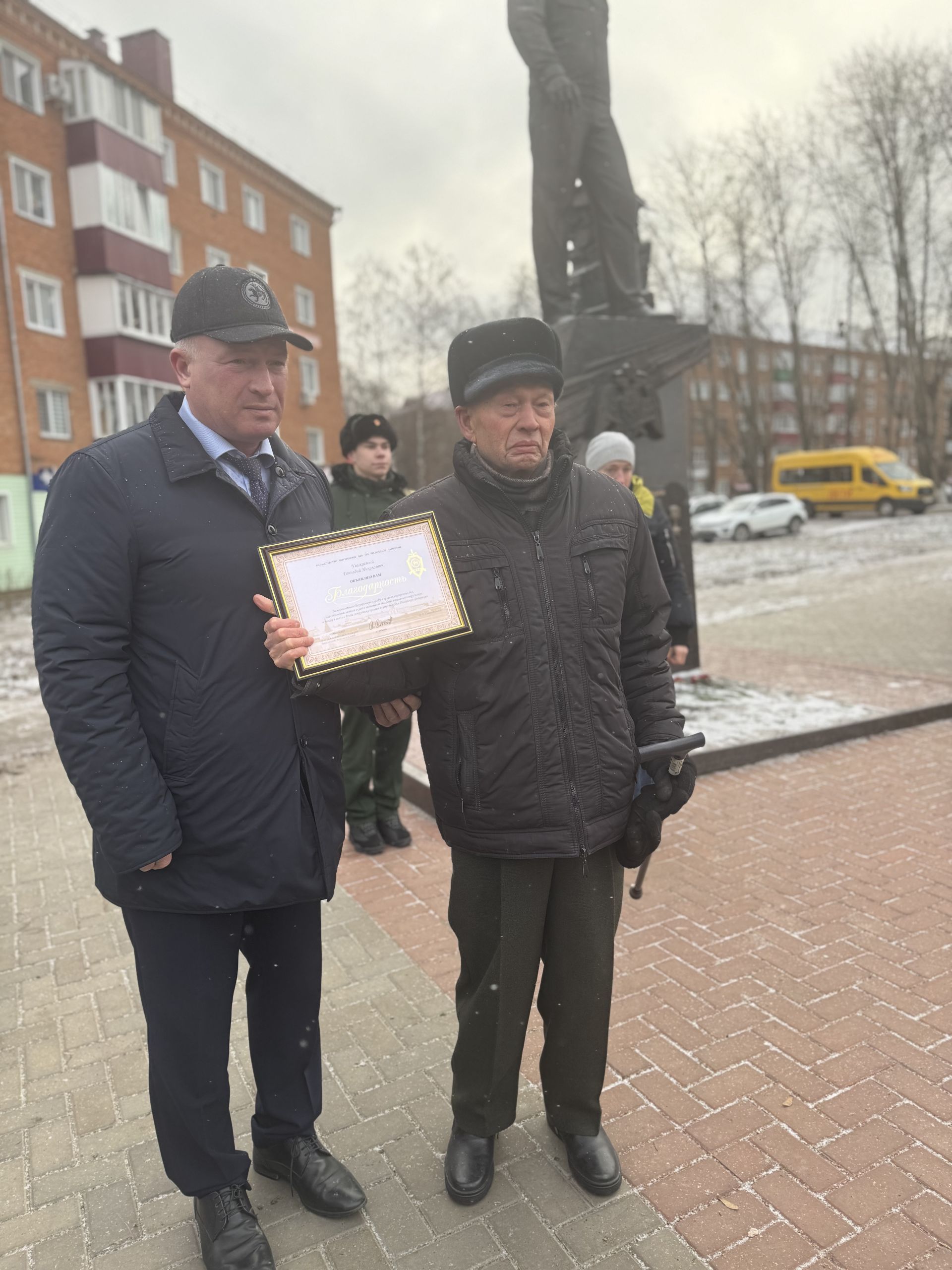 В Чистополе День Героев Отечества отметили митингом у памятника Игорю Груднову