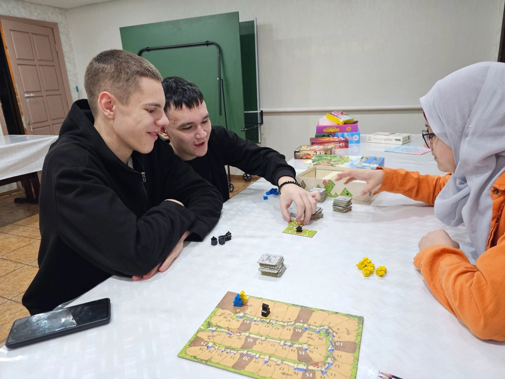 Юные прихожане Троицкого храма села Чистопольские Выселки сыграли в настольные игры