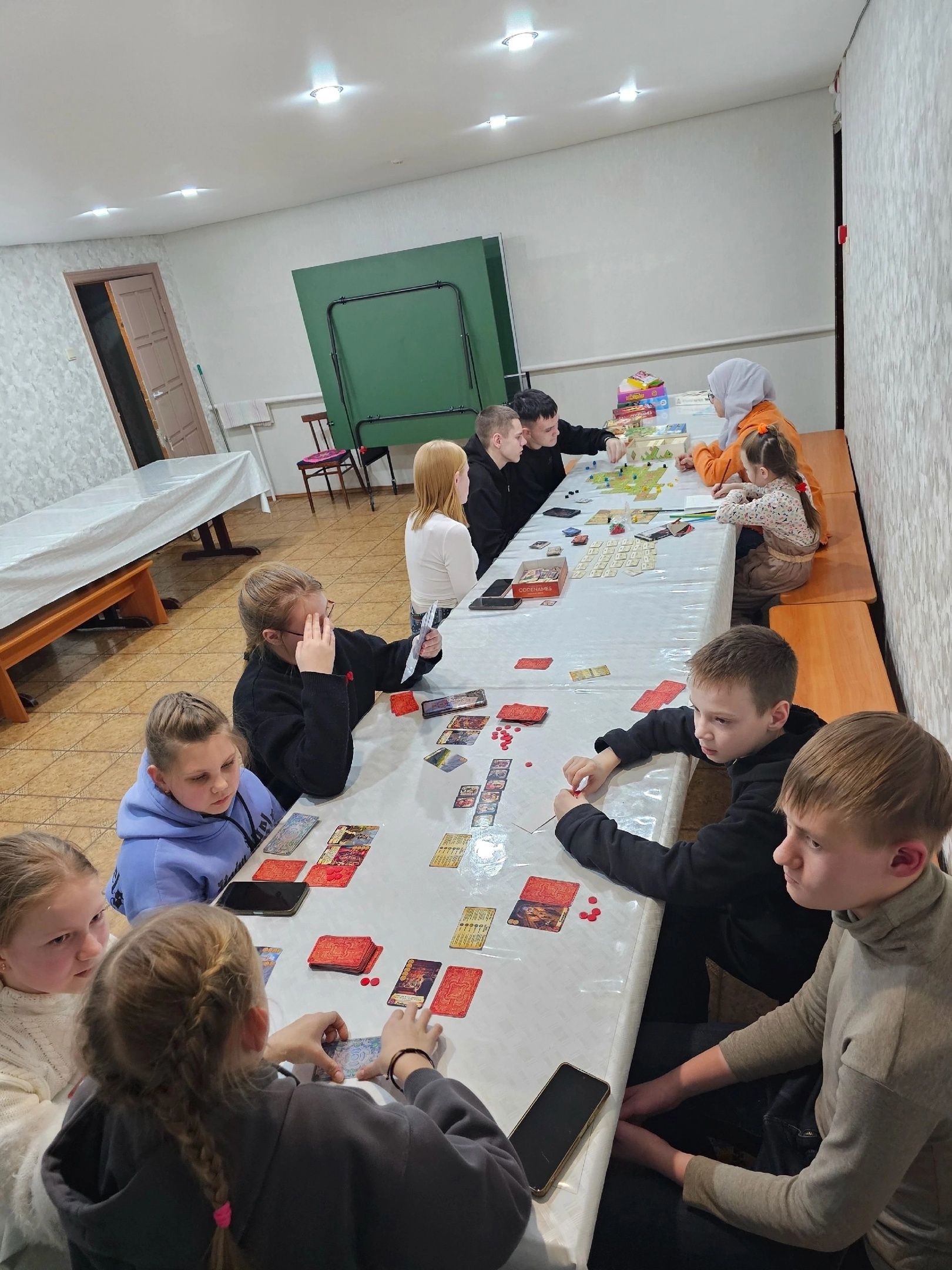 Юные прихожане Троицкого храма села Чистопольские Выселки сыграли в настольные игры