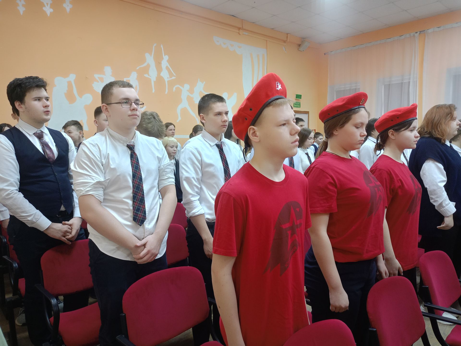 Чистопольские школьники на парламентском уроке по видеосвязи общались с учителем, находящимся в зоне СВО