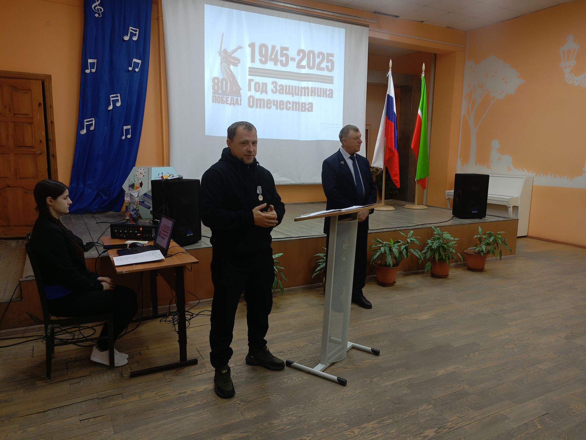 Чистопольские школьники на парламентском уроке по видеосвязи общались с учителем, находящимся в зоне СВО