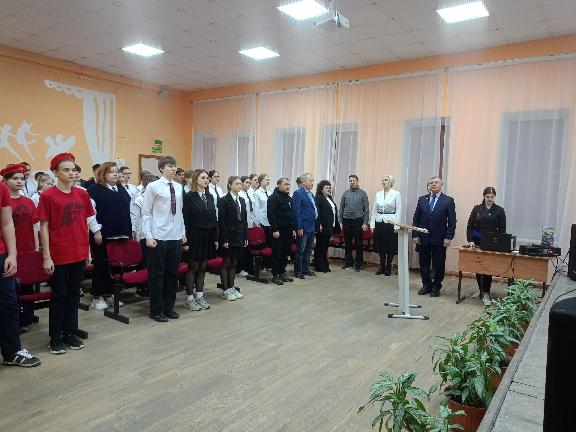 Чистопольские школьники на парламентском уроке по видеосвязи общались с учителем, находящимся в зоне СВО