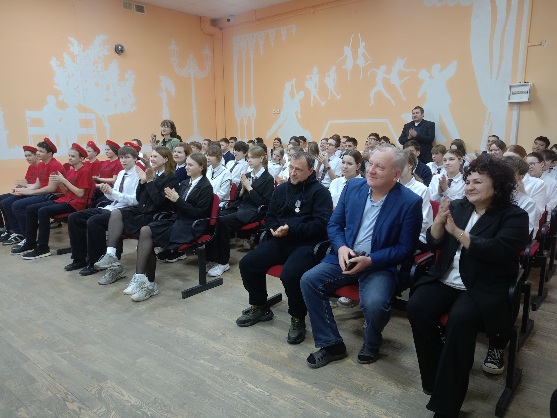 Чистопольские школьники на парламентском уроке по видеосвязи общались с учителем, находящимся в зоне СВО