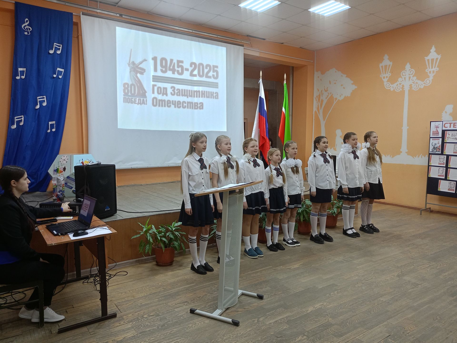 Чистопольские школьники на парламентском уроке по видеосвязи общались с учителем, находящимся в зоне СВО