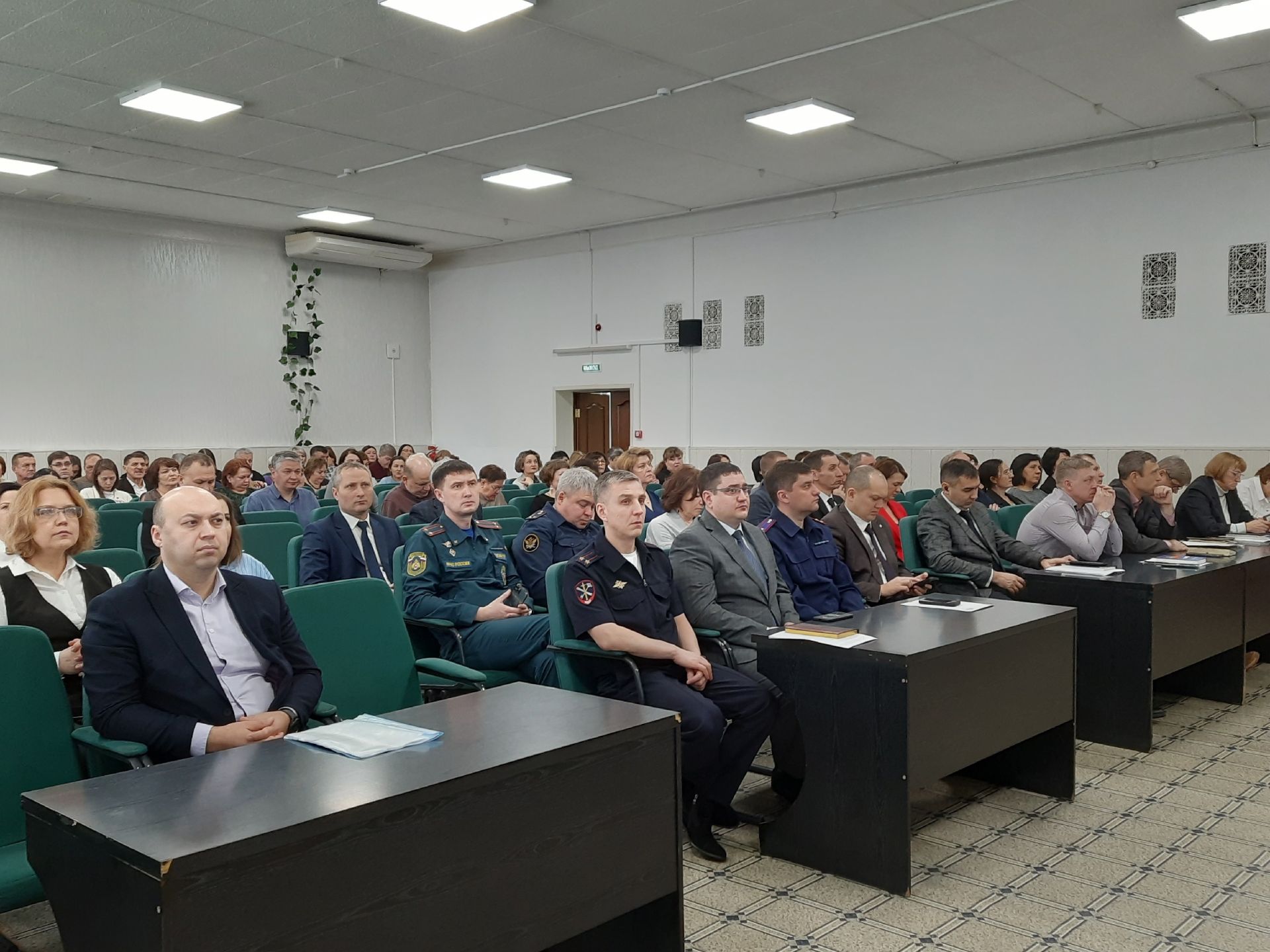 Работу Дворца творчества детей и молодежи, новости АПК и оперативную обстановку обсудили на планерке в муниципалитете