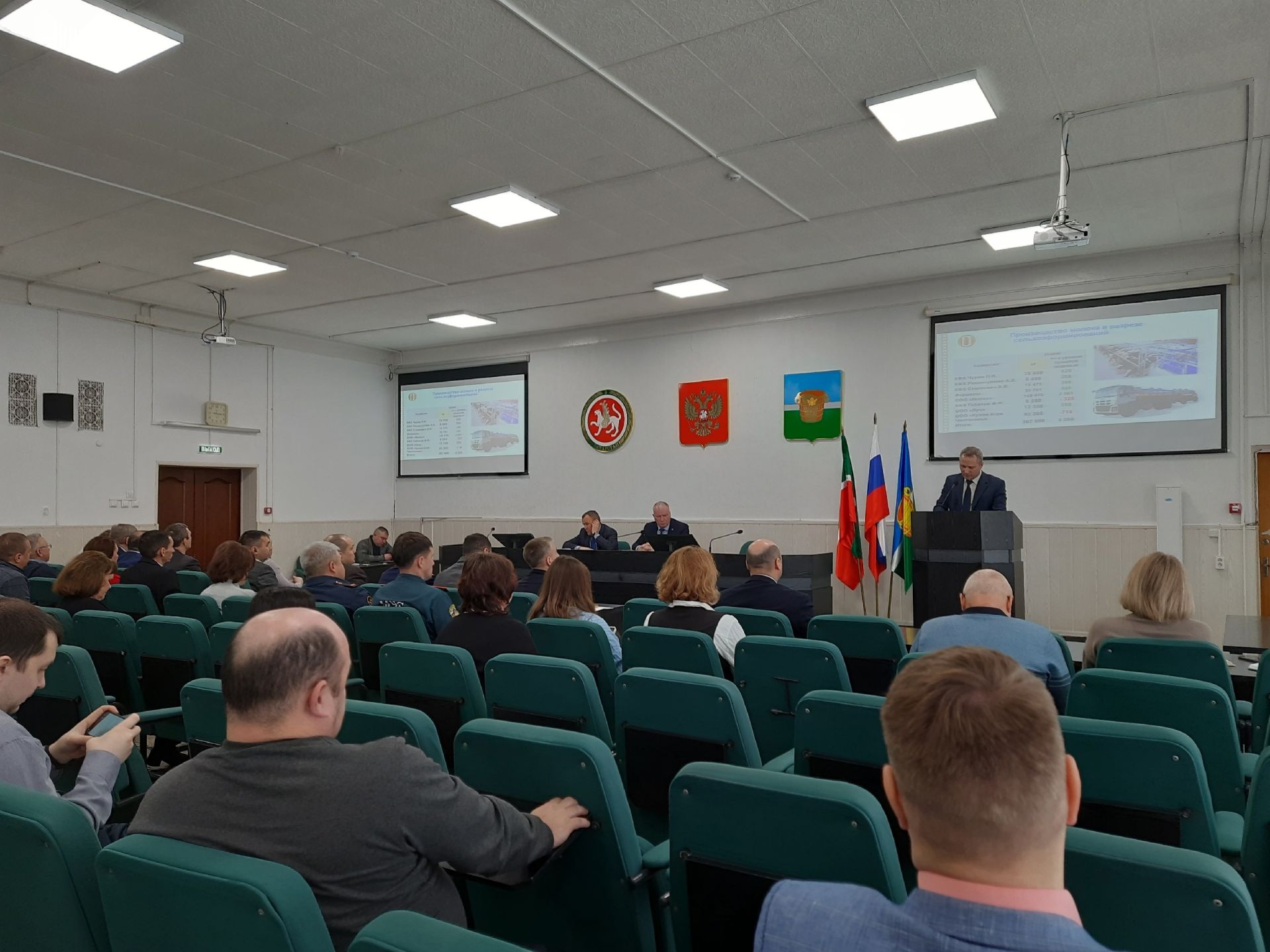 Работу Дворца творчества детей и молодежи, новости АПК и оперативную обстановку обсудили на планерке в муниципалитете