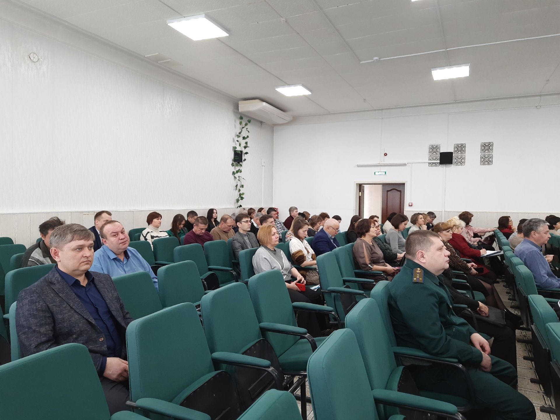 Работу Дворца творчества детей и молодежи, новости АПК и оперативную обстановку обсудили на планерке в муниципалитете