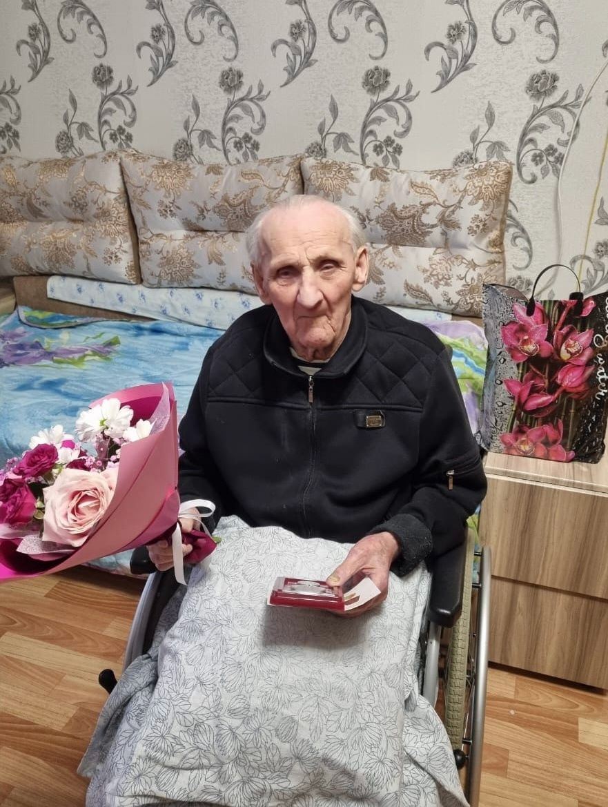 Глава Чистопольского района вручил ветеранам медали «80 лет Победы в Великой Отечественной войне»