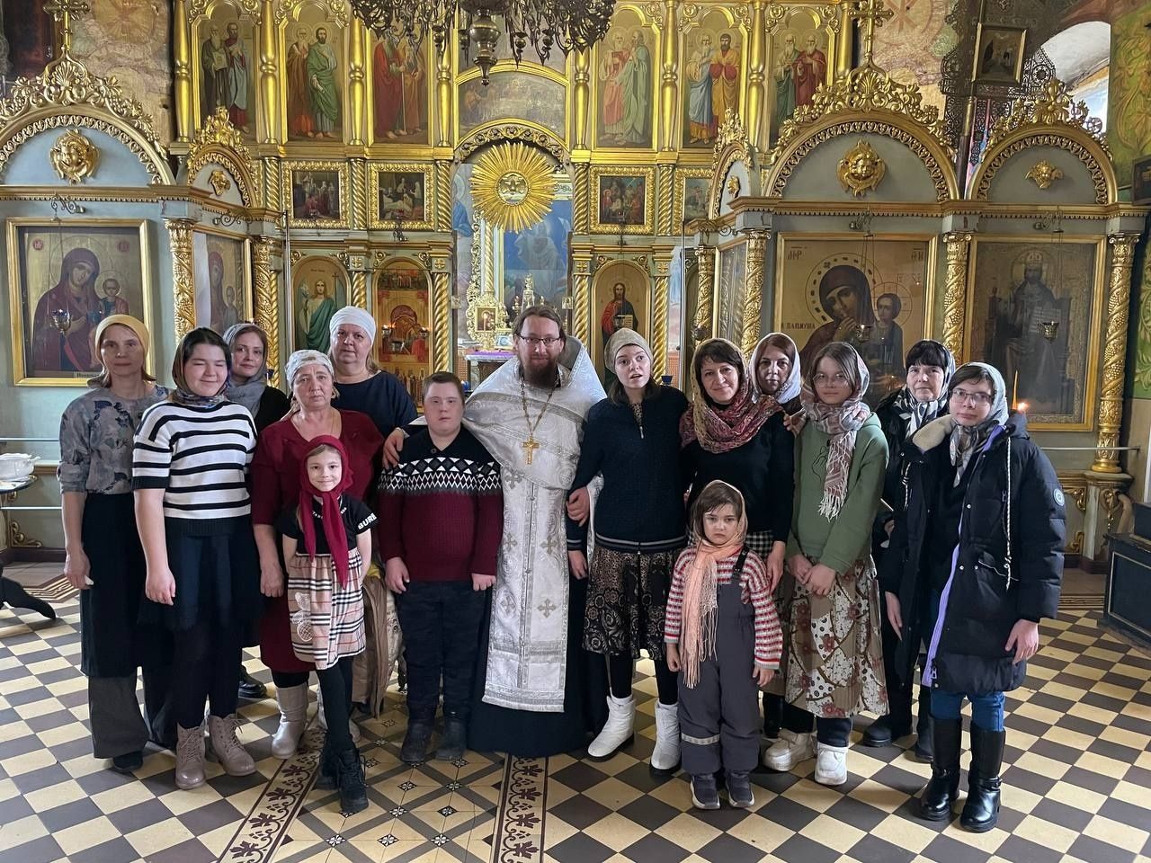 Родители и дети сообщества «БлагоДарю» посетили Казанский храм