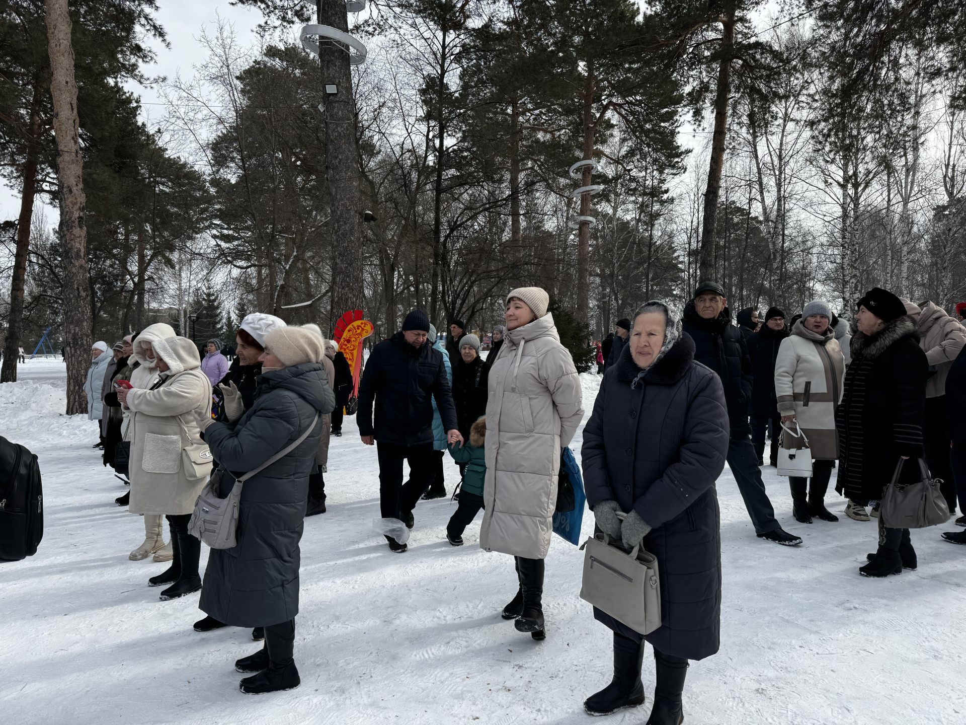 Яркое празднование Масленицы в Скарятинском саду: народные гуляния, блины и сжигание чучела