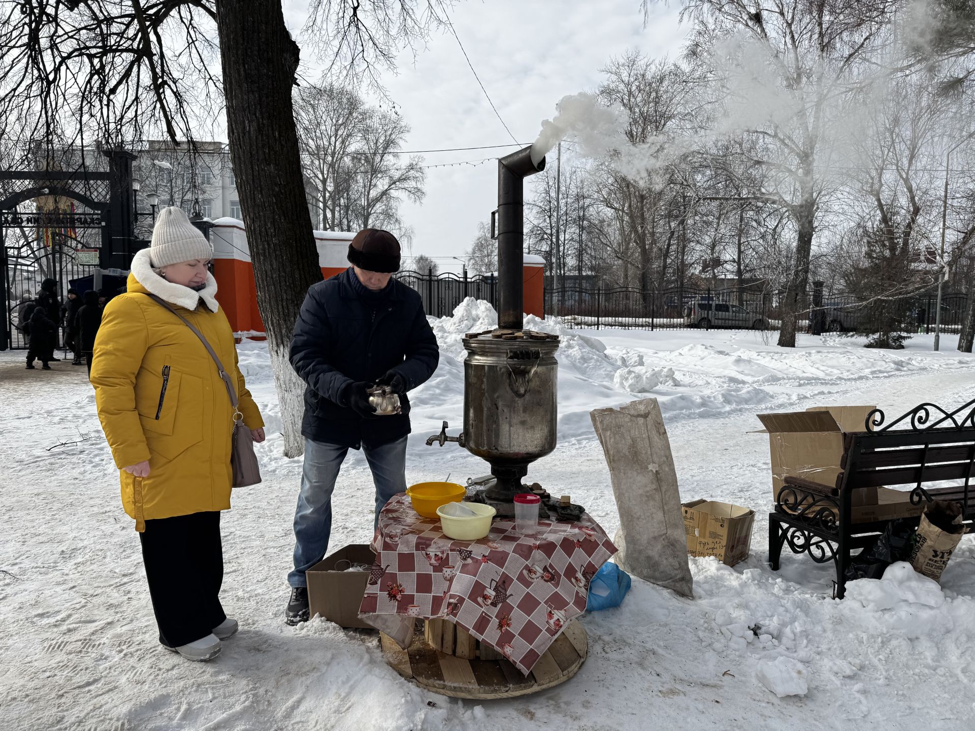 Яркое празднование Масленицы в Скарятинском саду: народные гуляния, блины и сжигание чучела