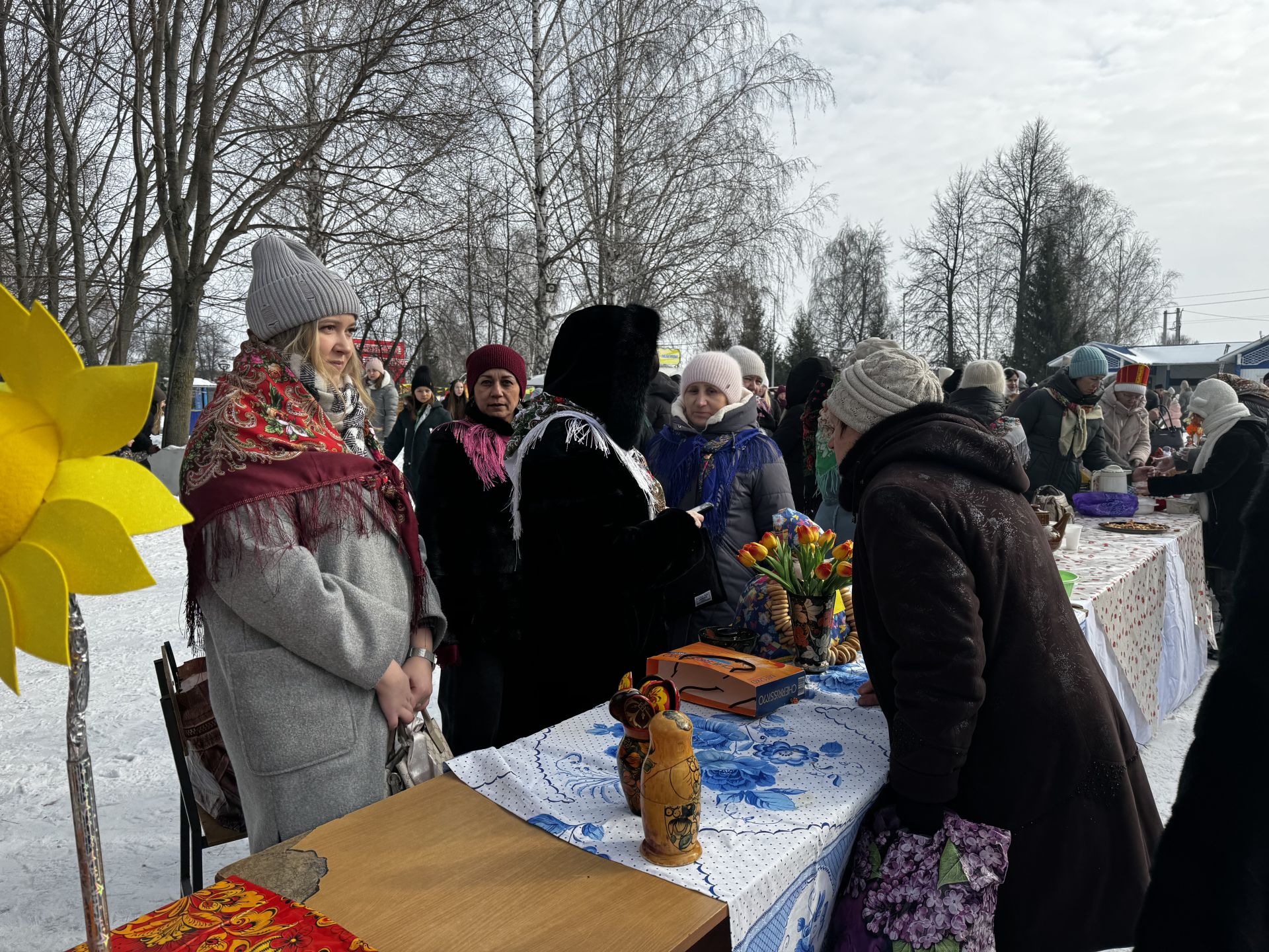 Яркое празднование Масленицы в Скарятинском саду: народные гуляния, блины и сжигание чучела