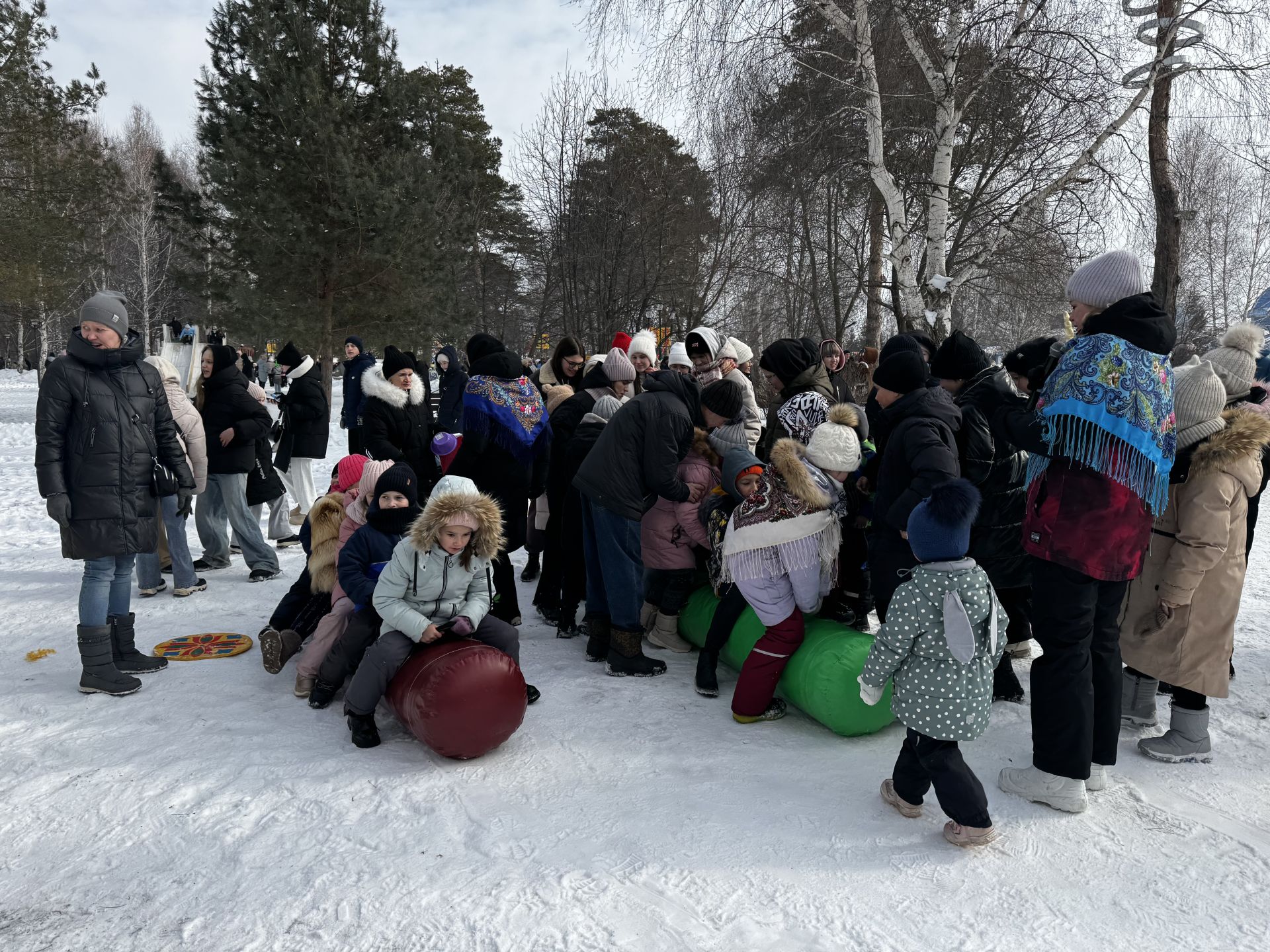 Яркое празднование Масленицы в Скарятинском саду: народные гуляния, блины и сжигание чучела