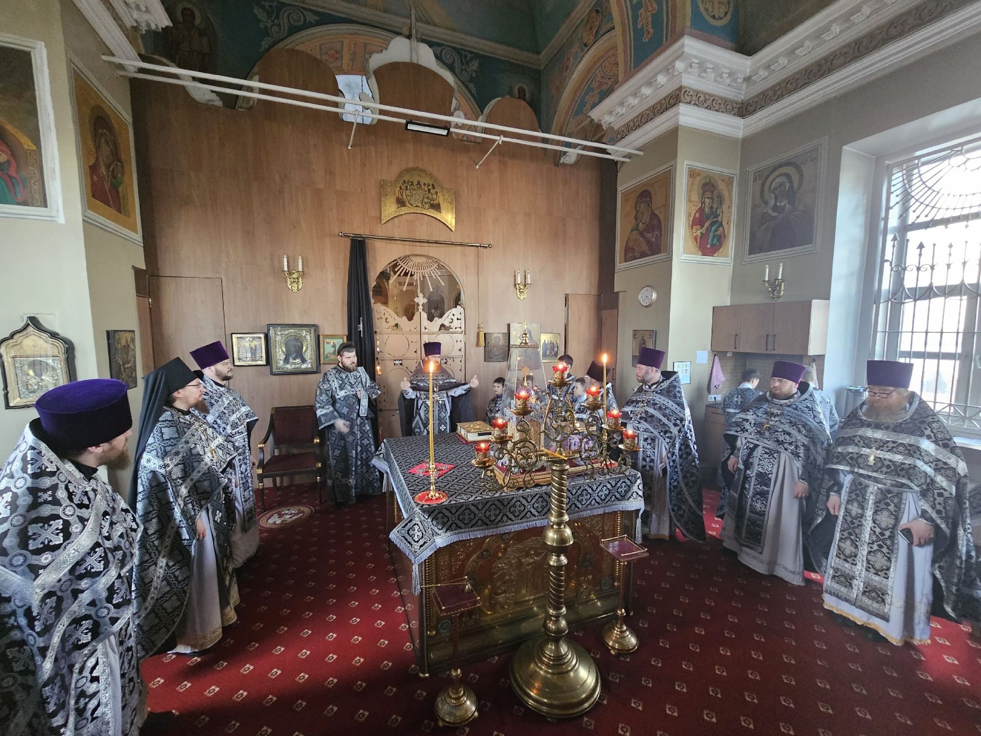 Вечерняя Литургия Преждеосвященных Даров состоялась в Никольском соборе
