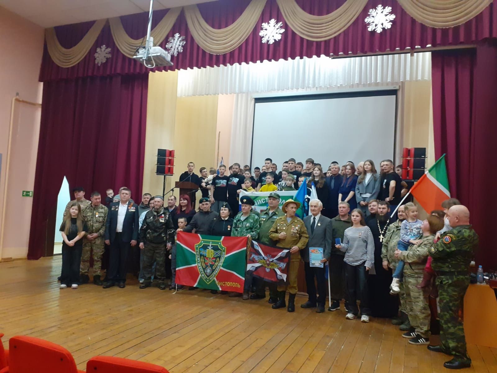 «Время выбрало их…»: мероприятие в Юлдузском Доме культуры посвятили мужеству и доблести защитников Родины