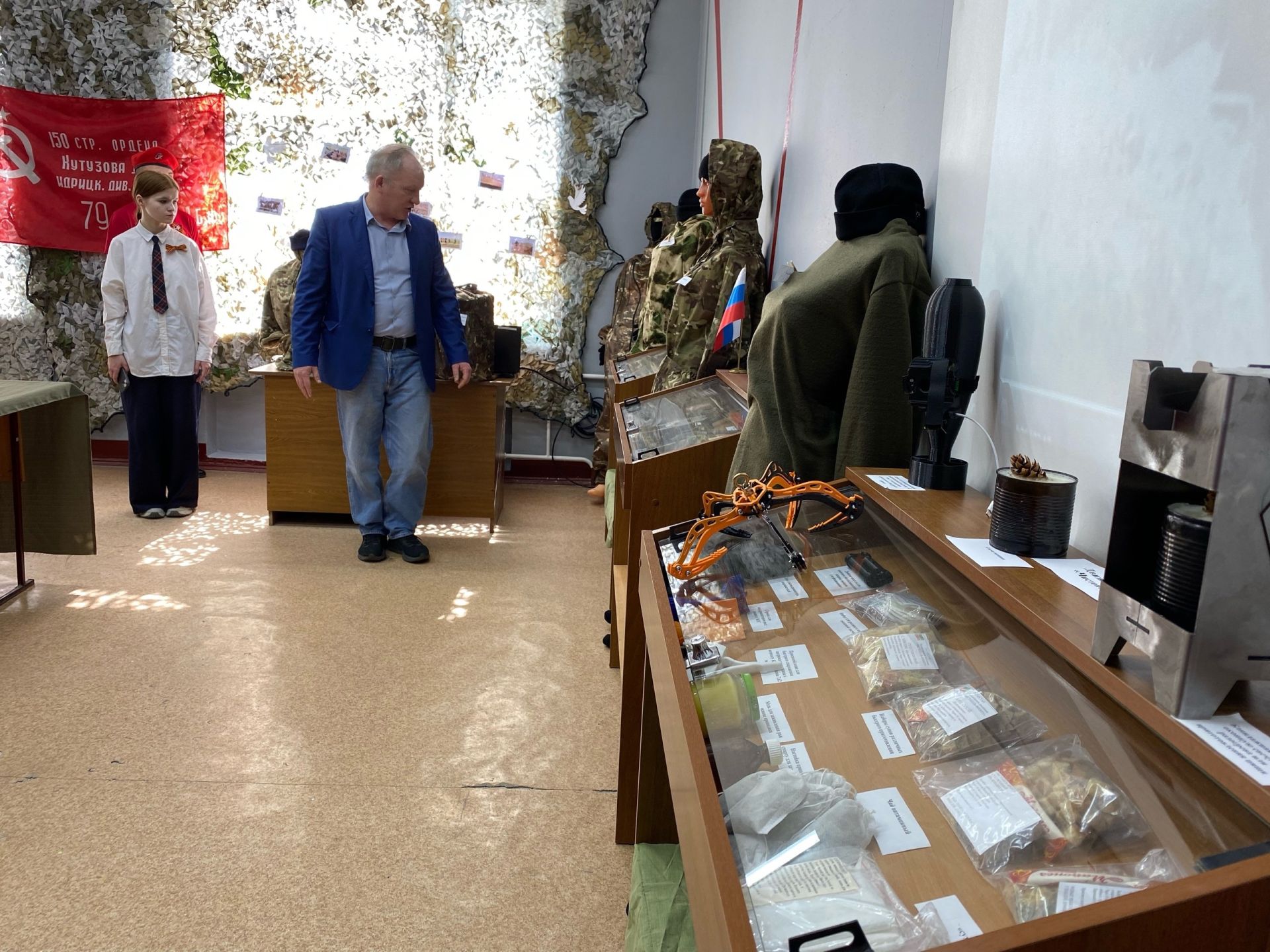 Герои прошлого и настоящего: в чистопольской школе открыли музей воинской славы