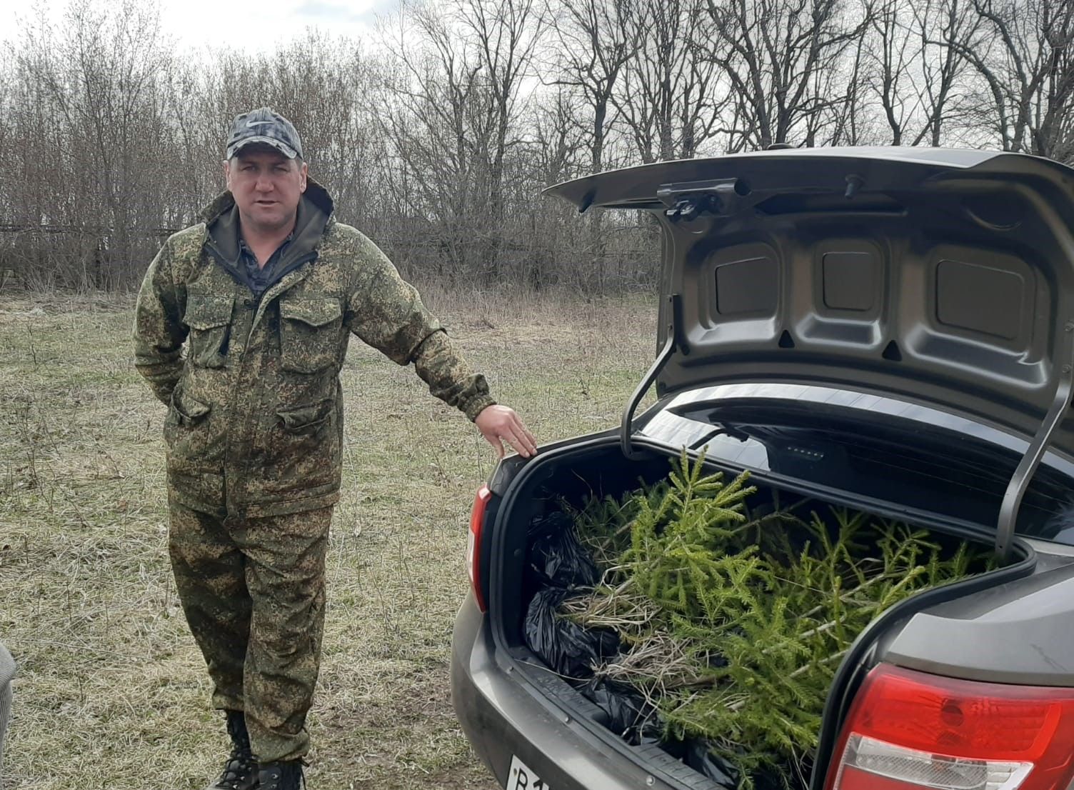 В Чистополе высадили аллею героев Отечества