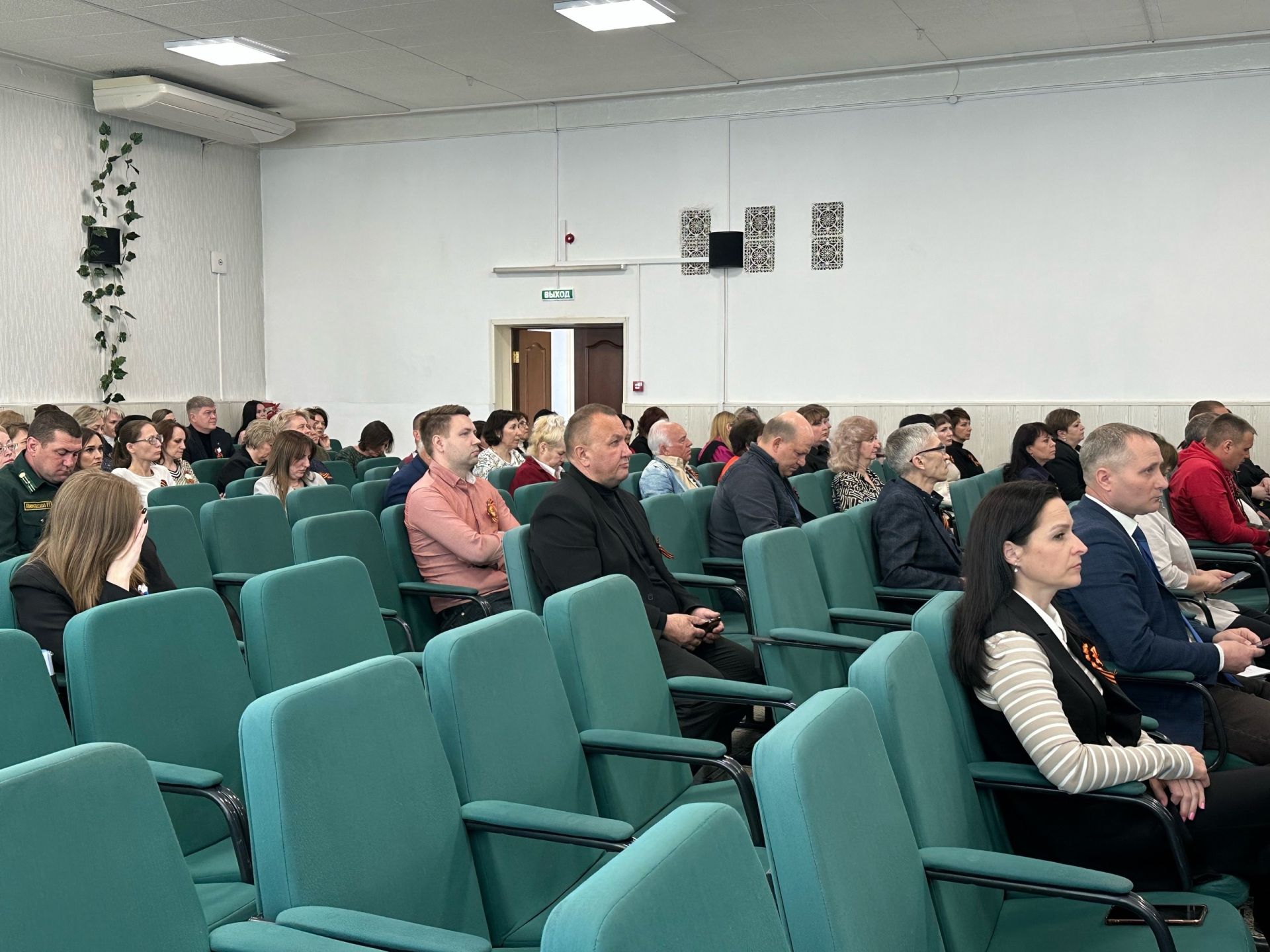 Отчет о работе опеки, успехи АПК и статистика преступлений: о чем говорили на совещании у главы Чистопольского района
