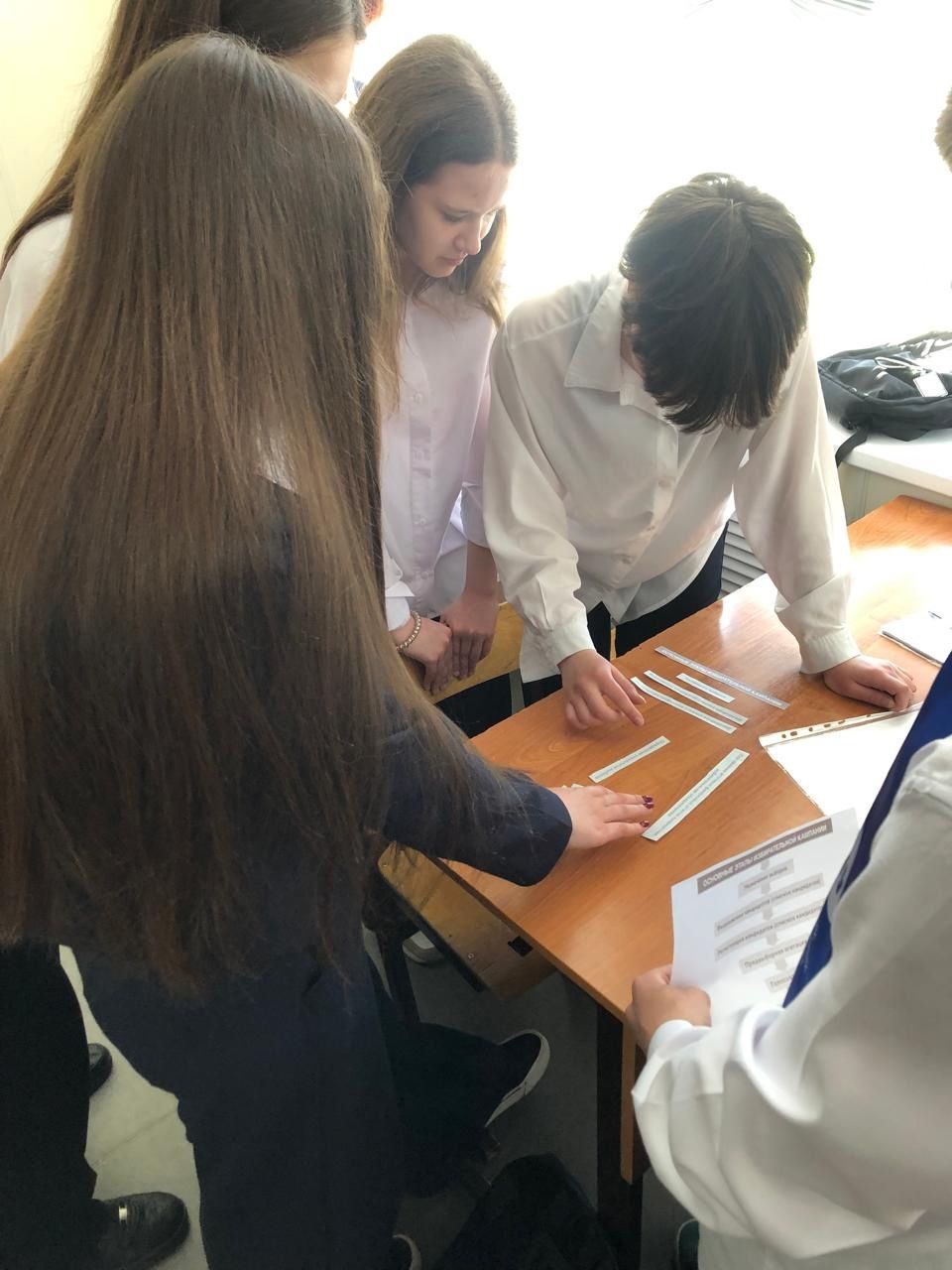Правовой квест «Знатоки права» прошёл в чистопольской школе: молодежь готовится к выборам