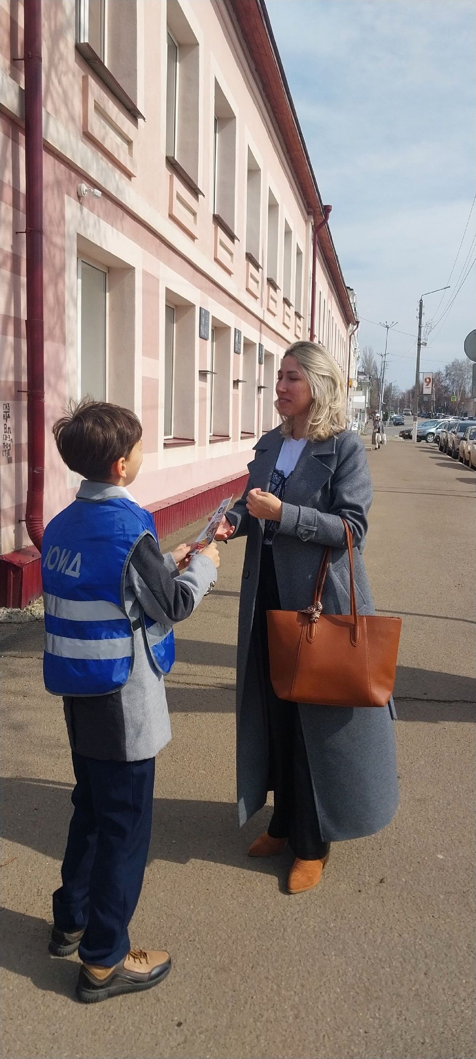 Юные инспекторы движения Лицея №1 напомнили о ПДД водителям и пешеходам