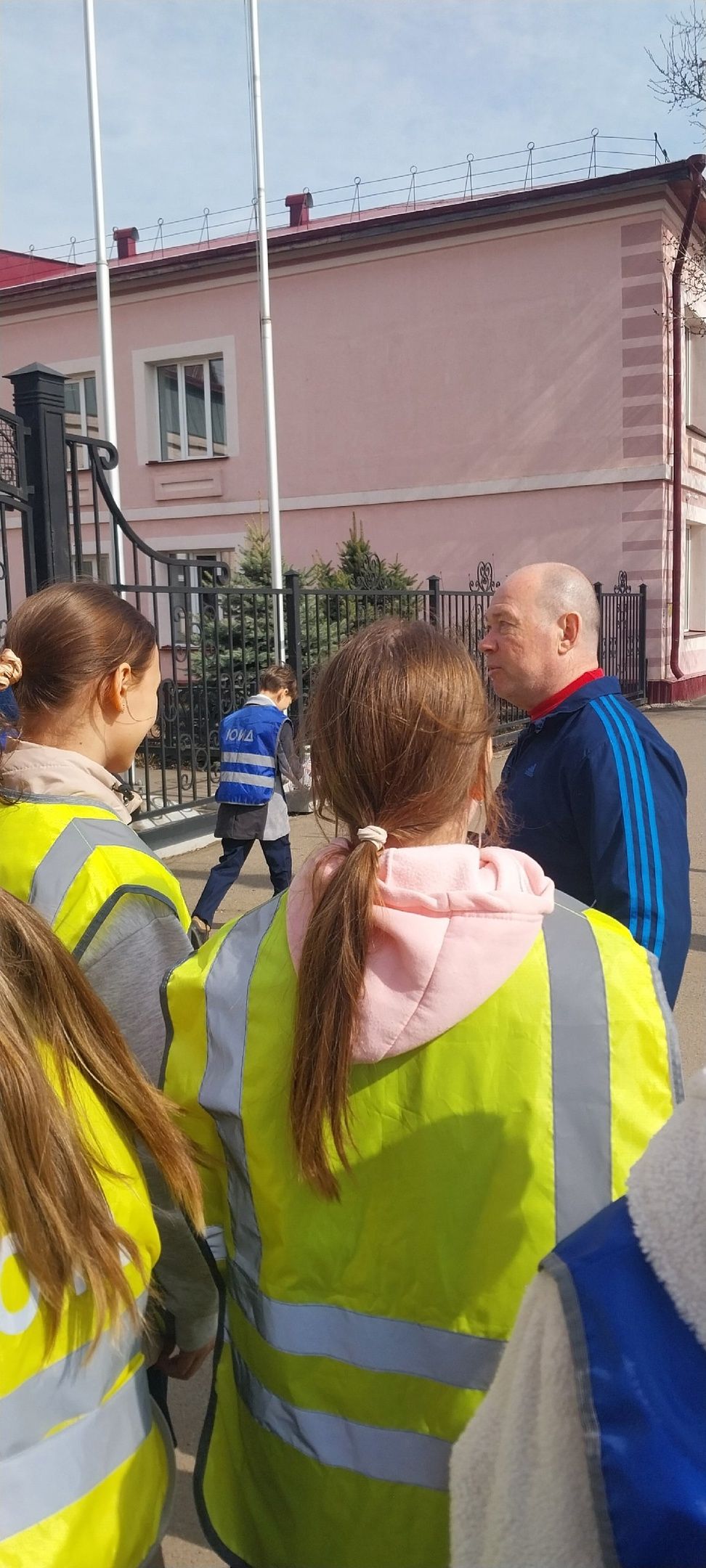 Юные инспекторы движения Лицея №1 напомнили о ПДД водителям и пешеходам